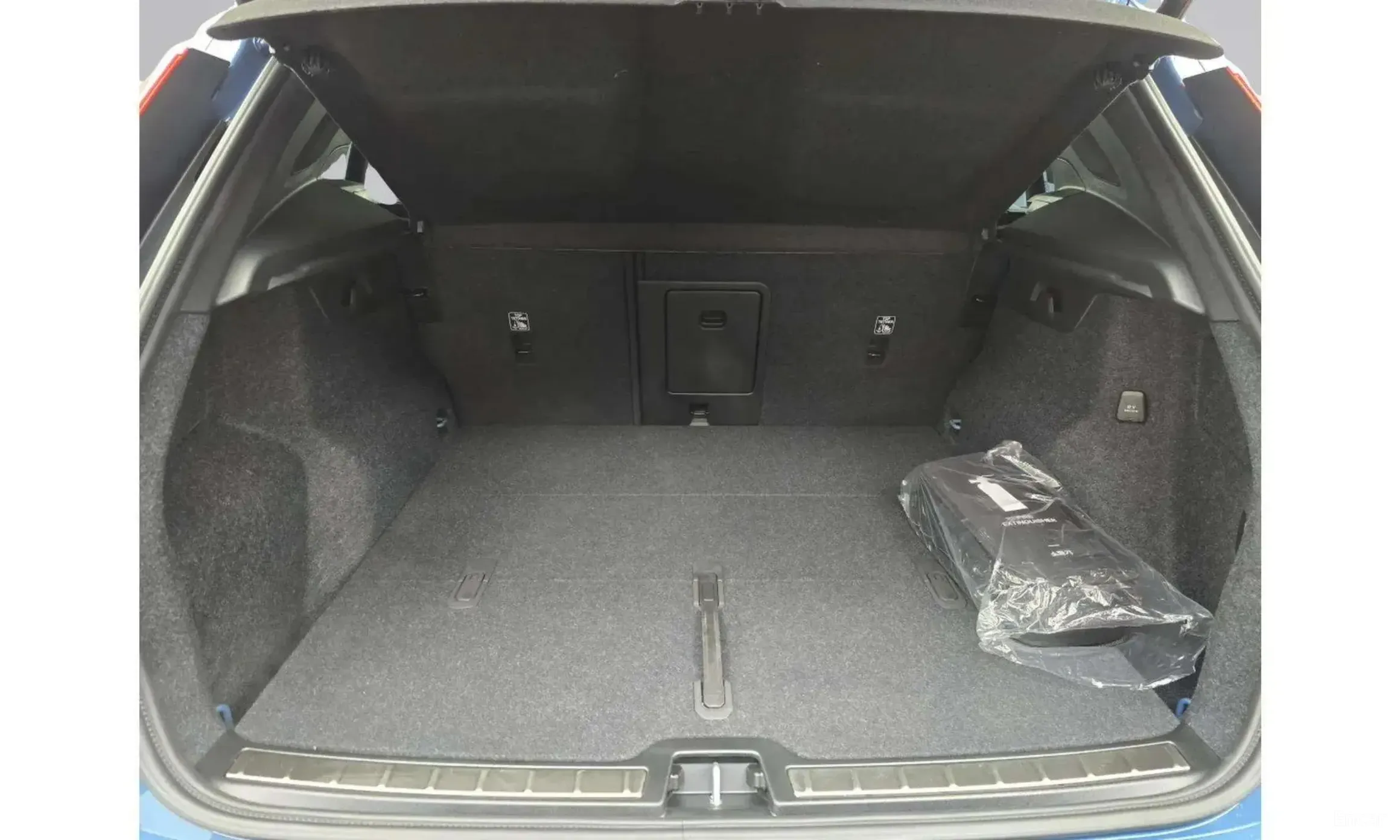 Volvo XC40 превью 14
