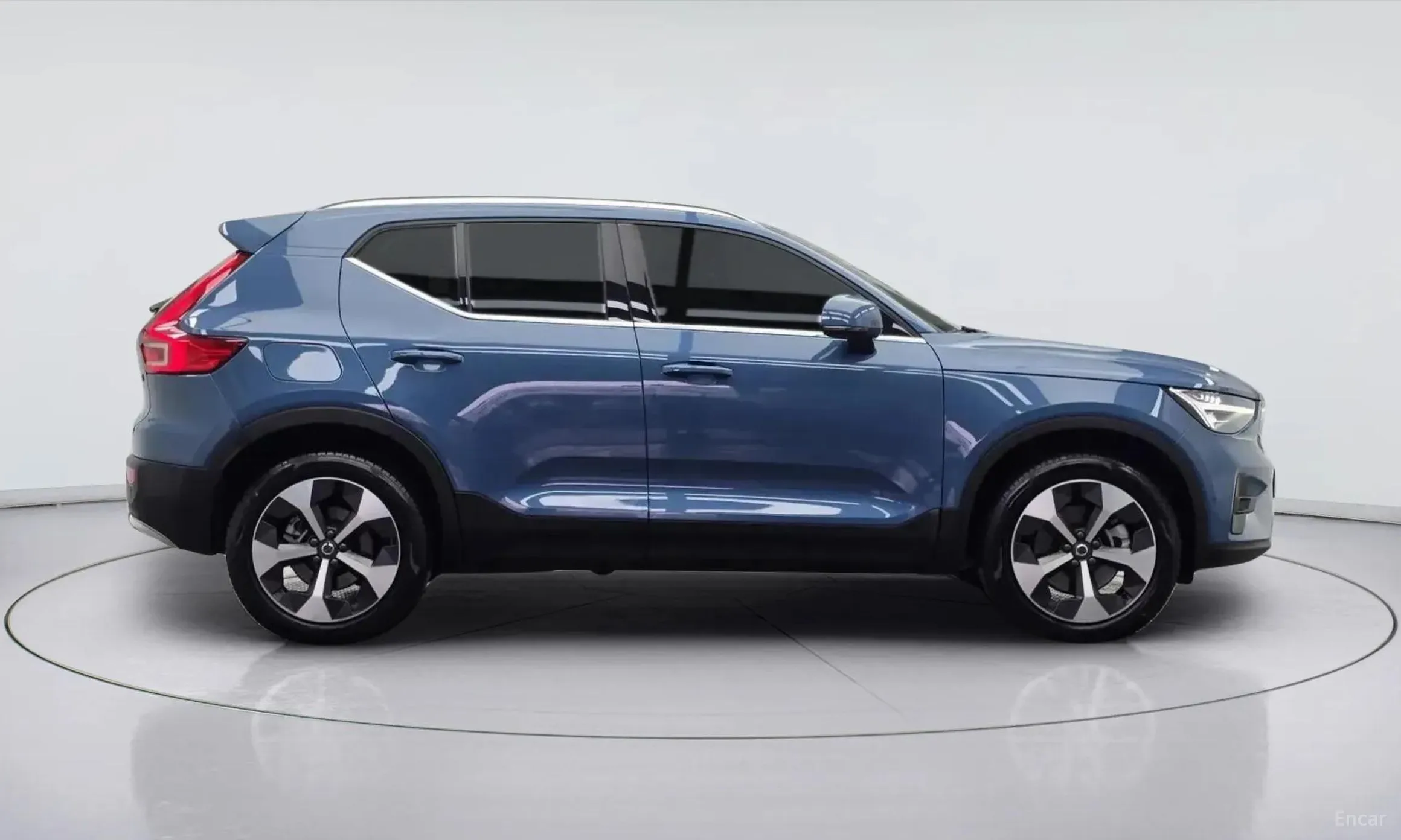 Volvo XC40 превью 3