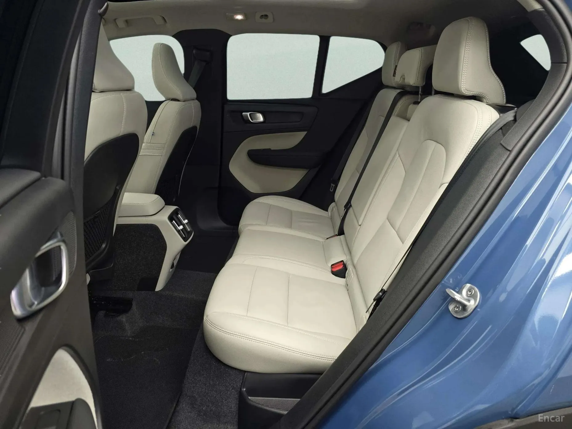 Volvo XC40 превью 9
