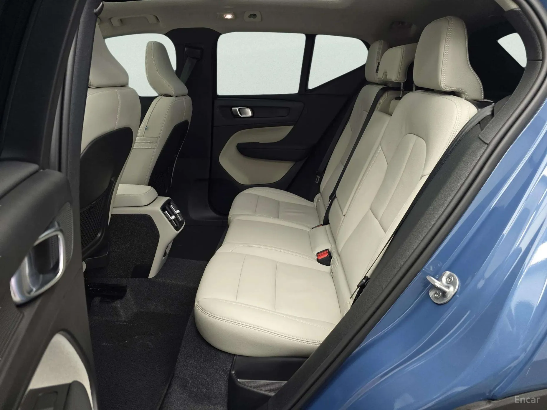 Volvo XC40 превью 10