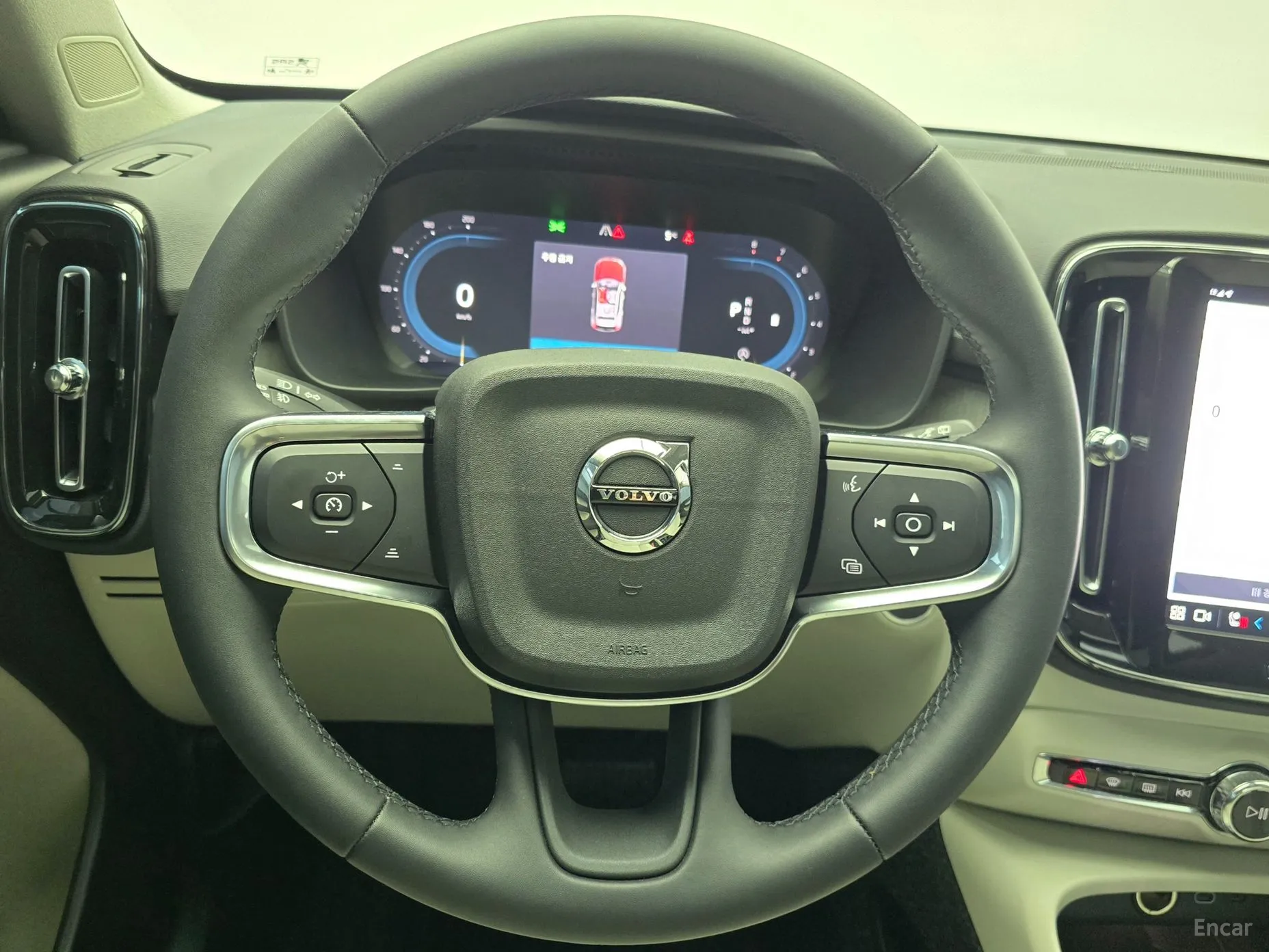 Volvo XC40 превью 12