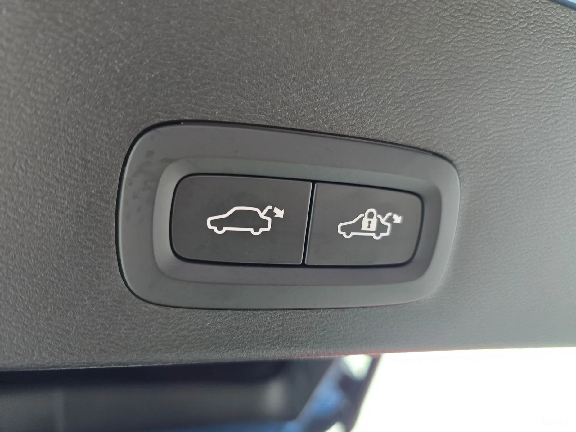Volvo XC40 превью 16