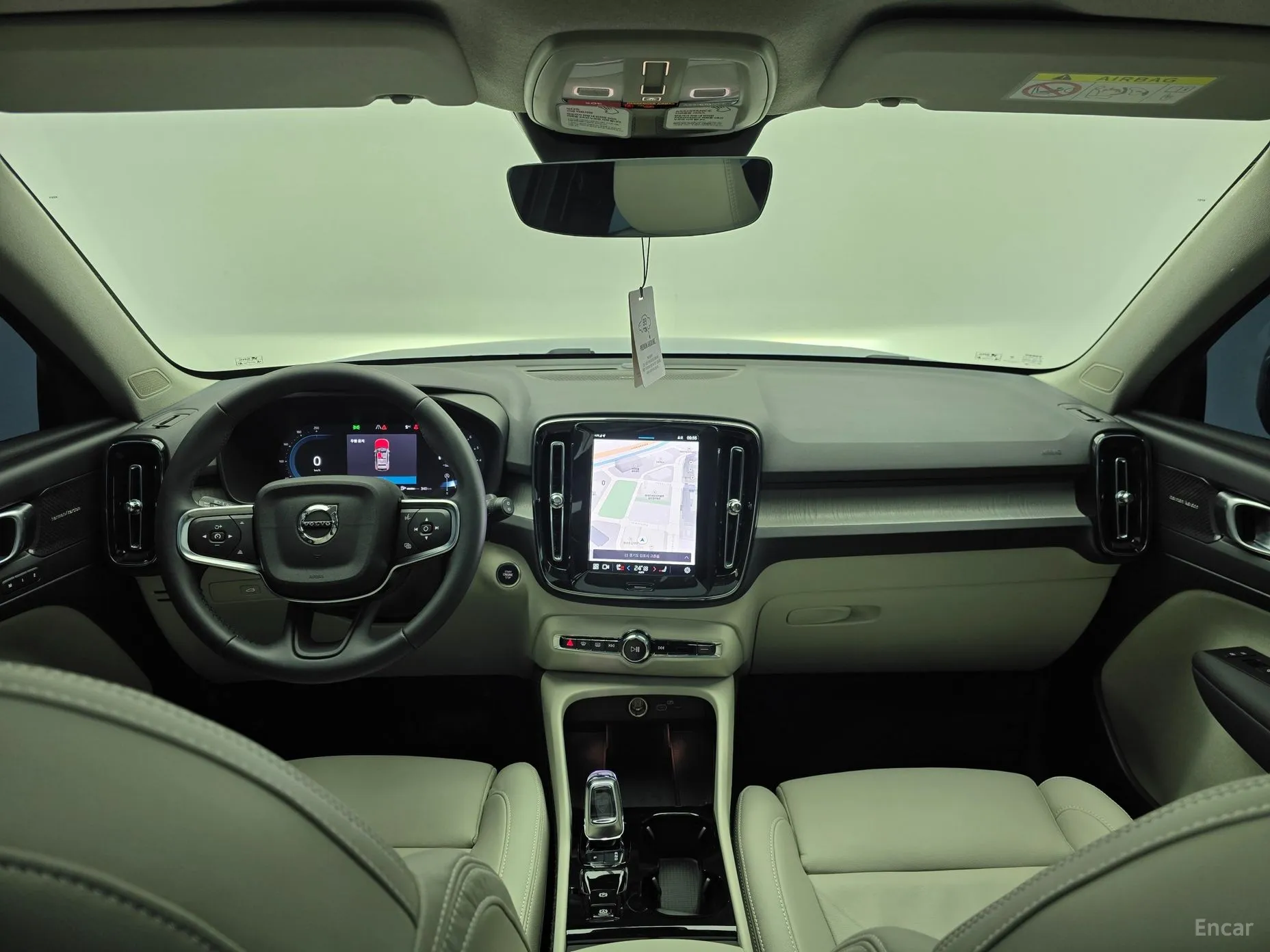Volvo XC40 превью 6