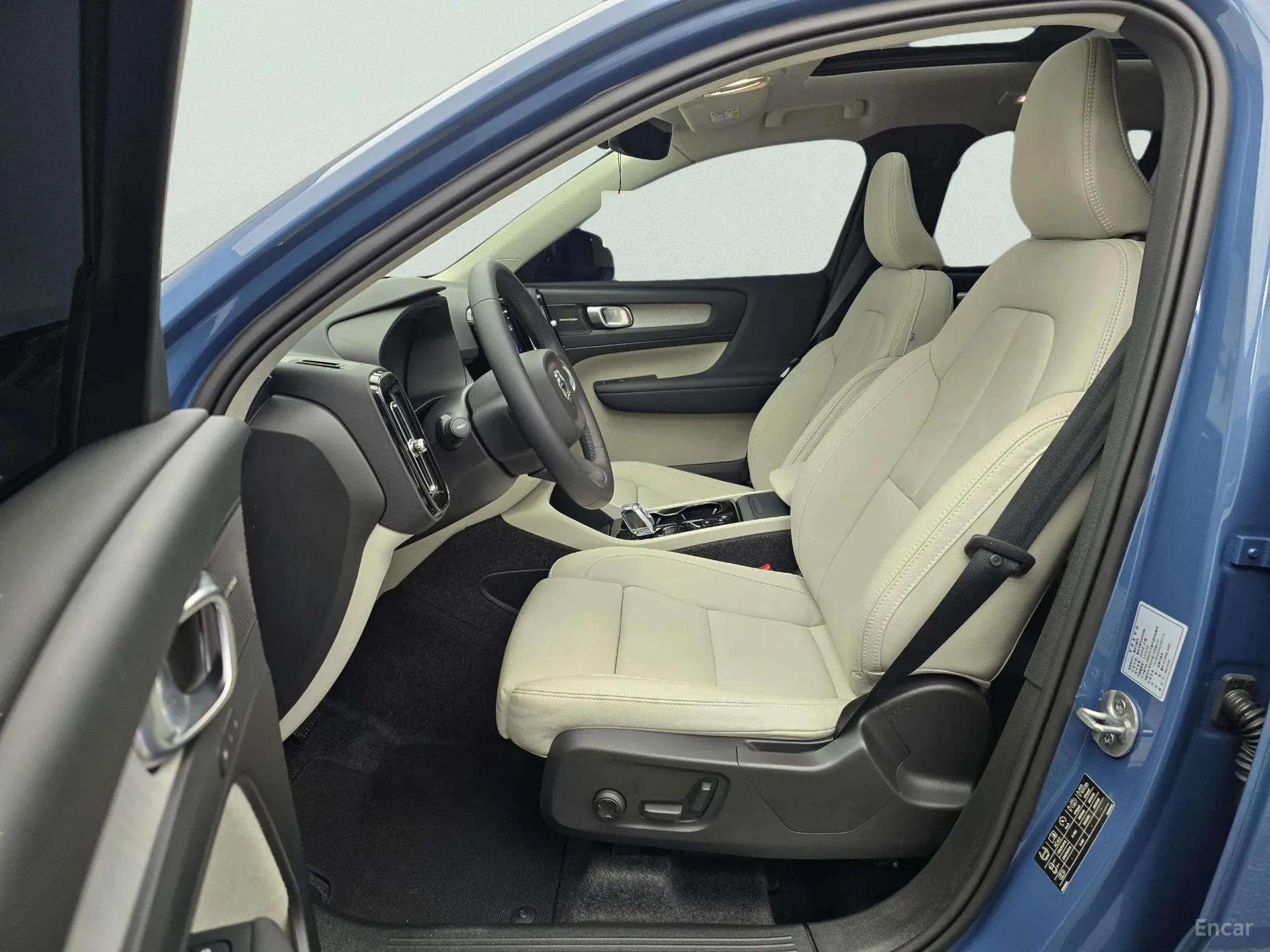 Volvo XC40 превью 8