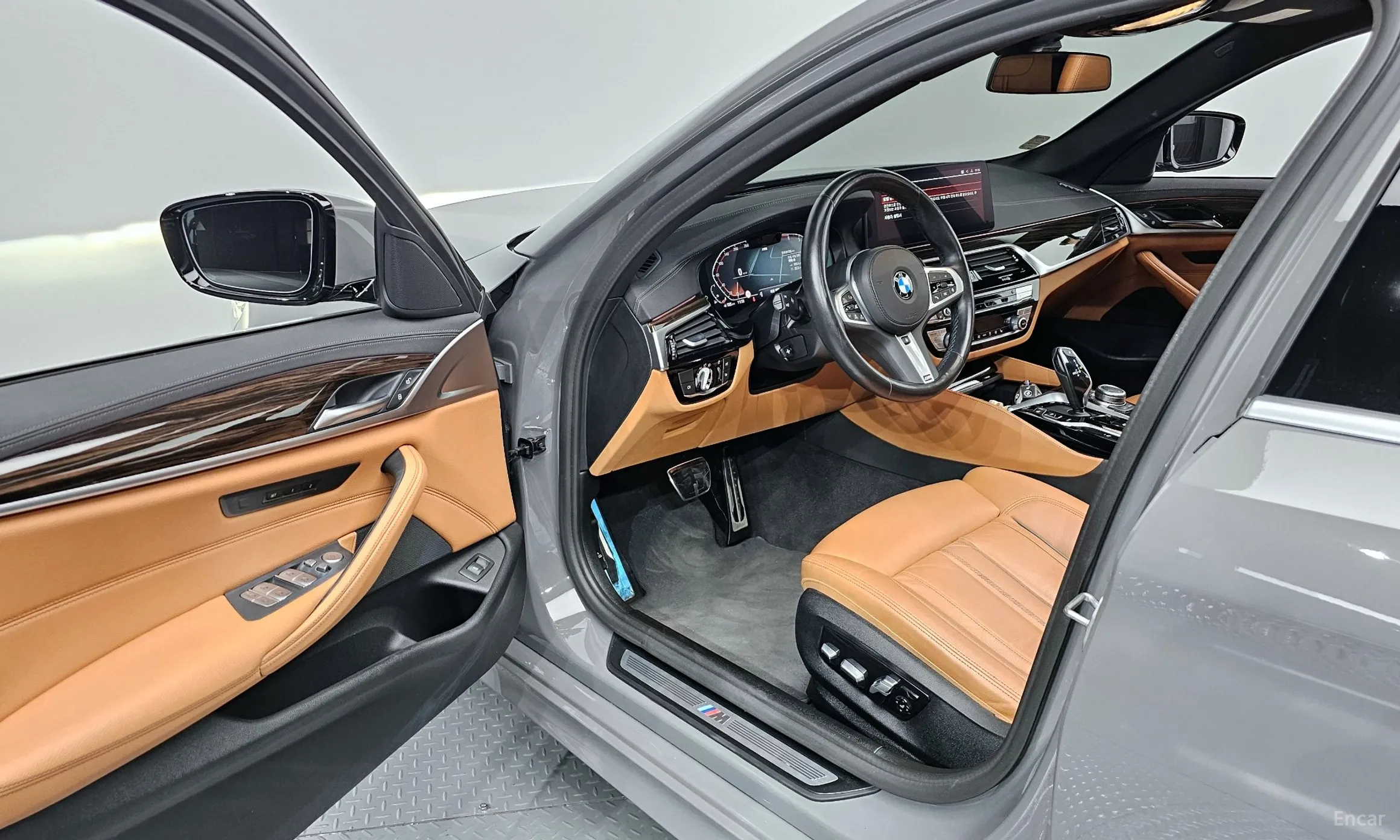 BMW 5 Series (G30) превью 10
