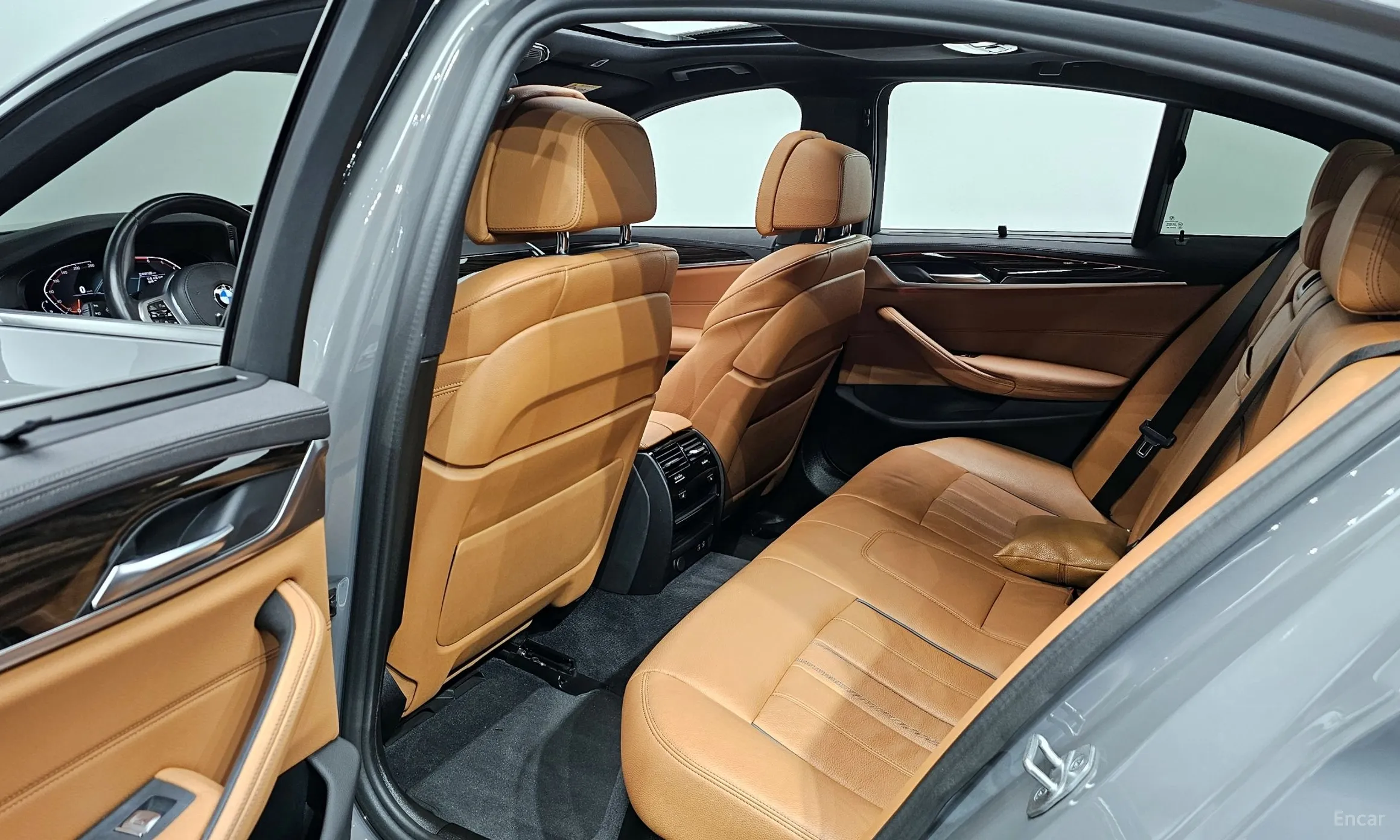 BMW 5 Series (G30) превью 11