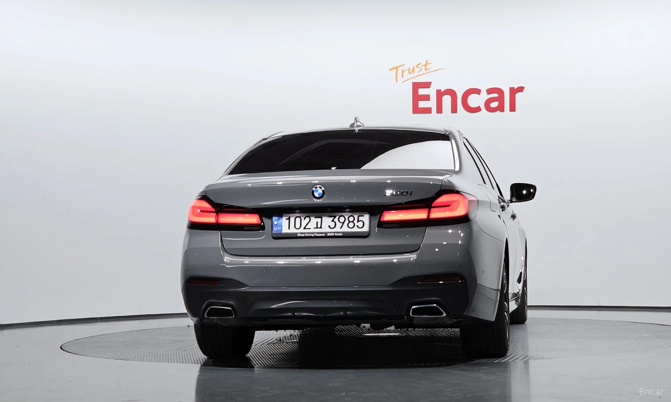 BMW 5 Series (G30) превью 4