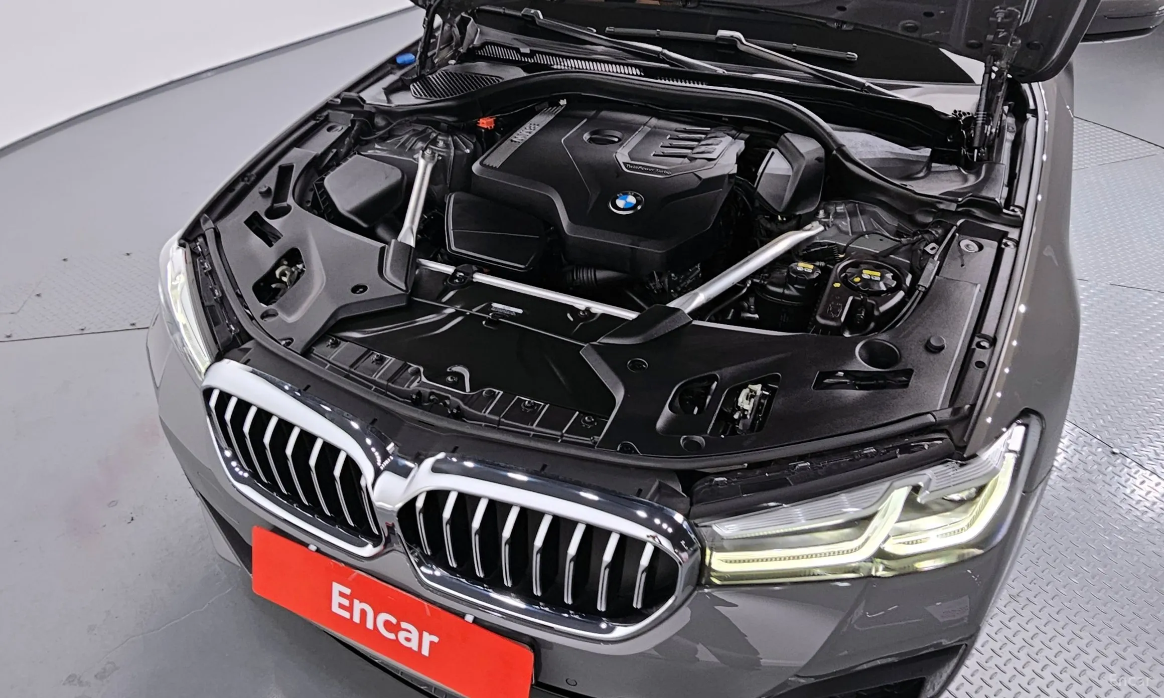 BMW 5 Series (G30) превью 6
