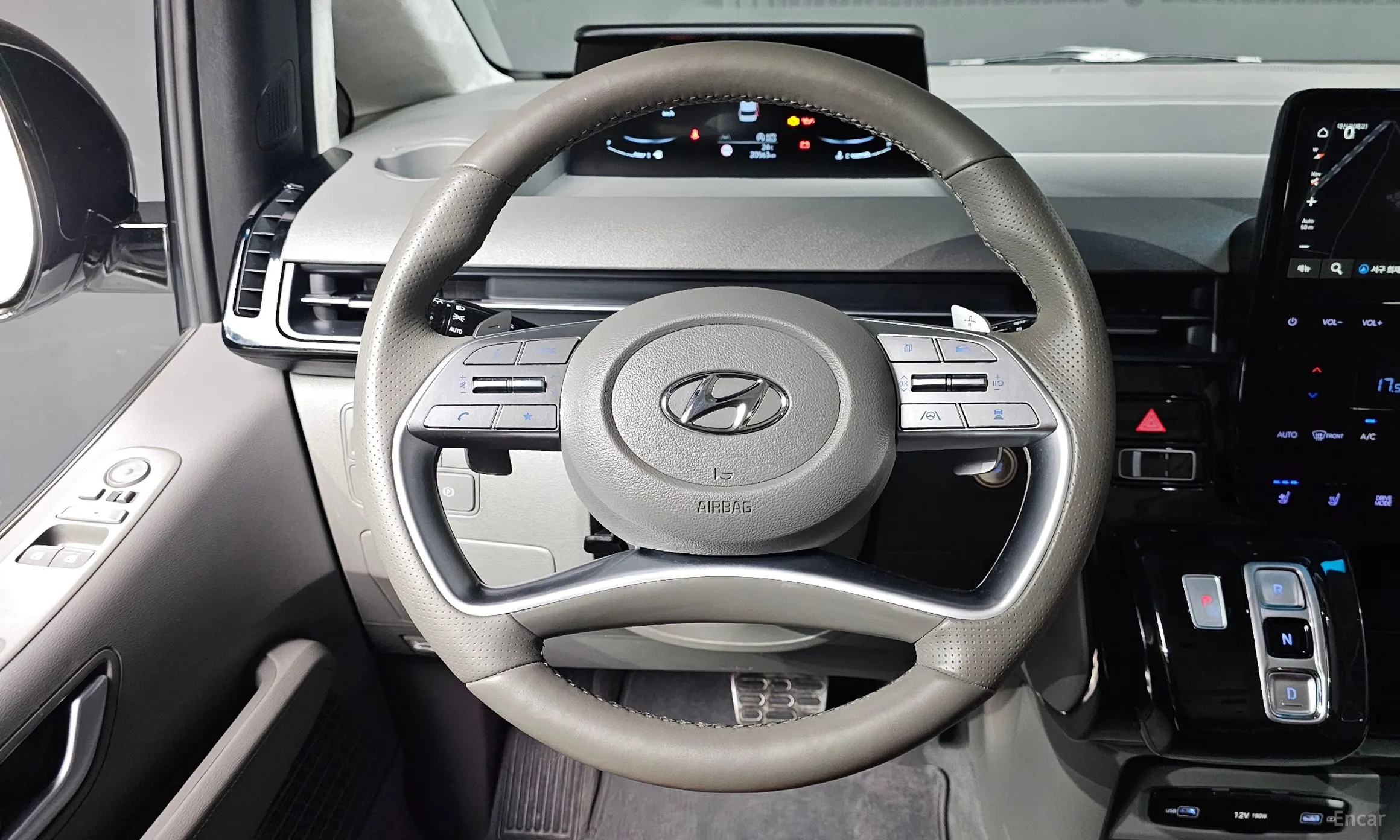 Hyundai Staria превью 14