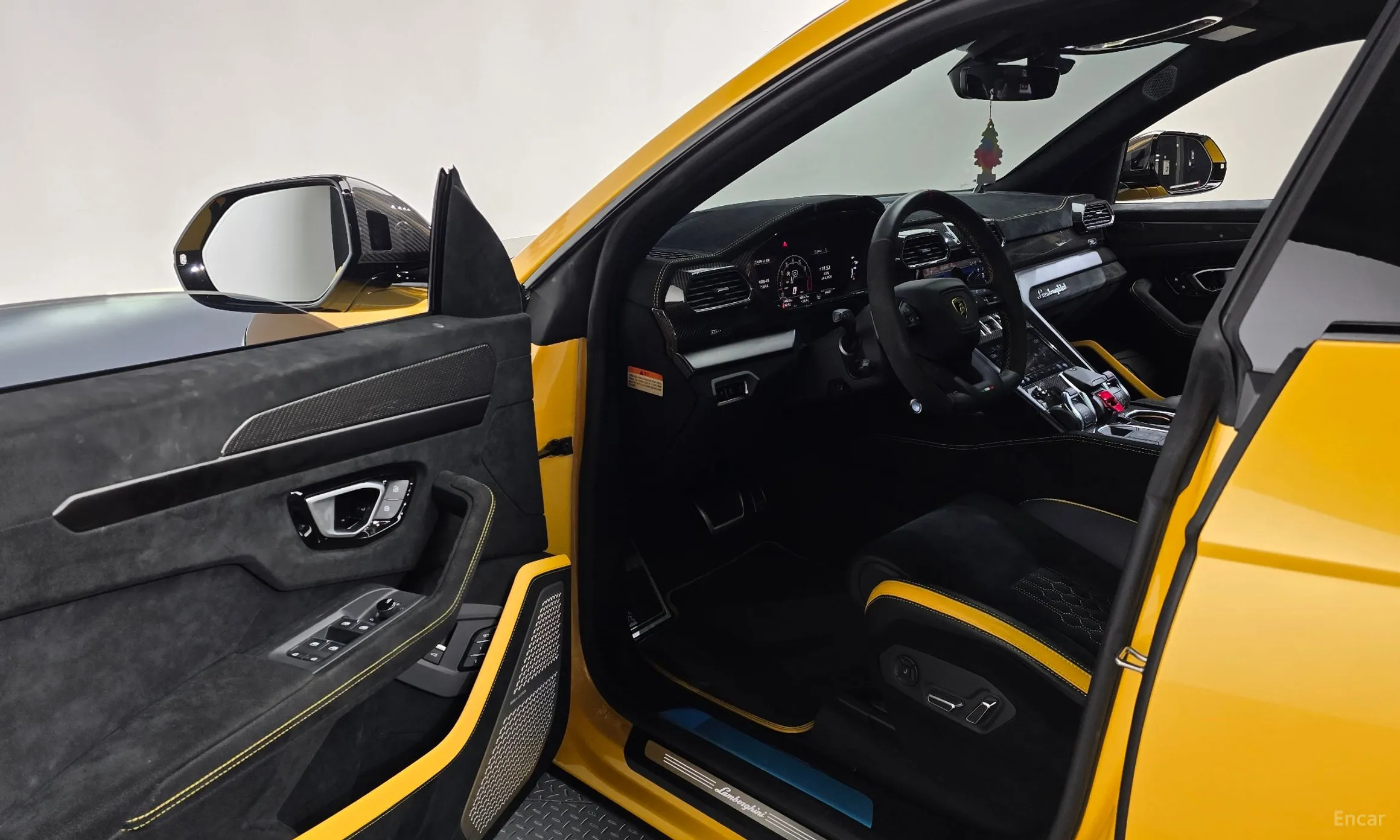 Lamborghini Urus превью 10