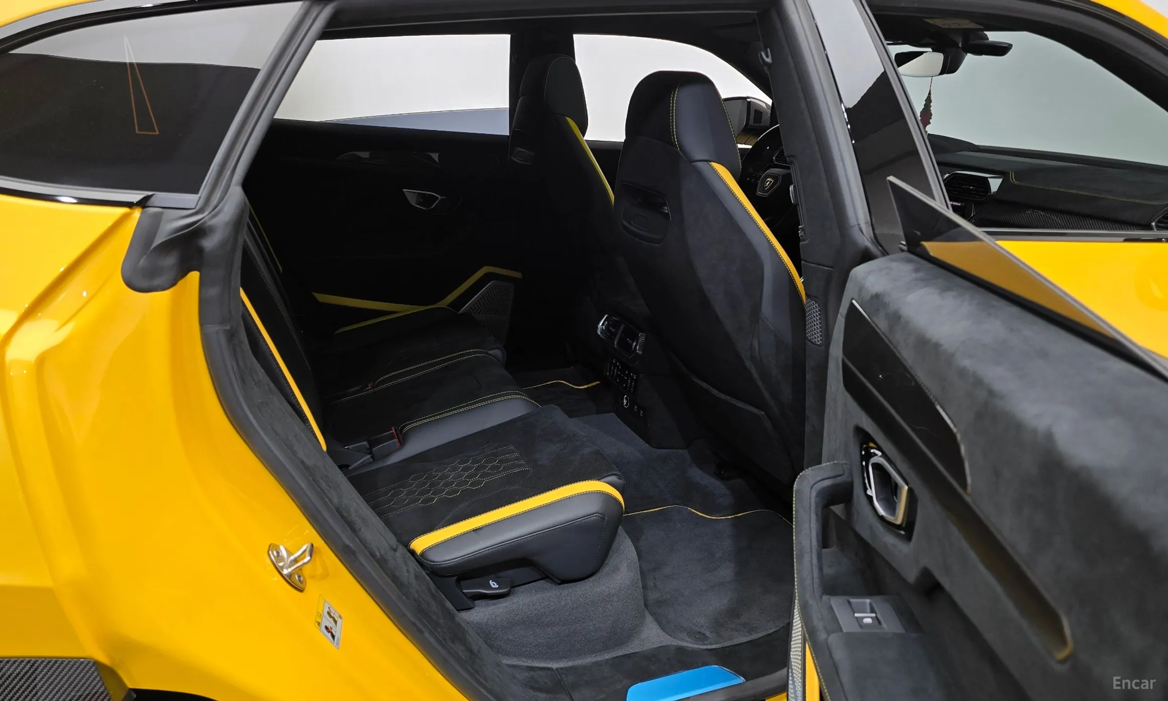 Lamborghini Urus превью 11