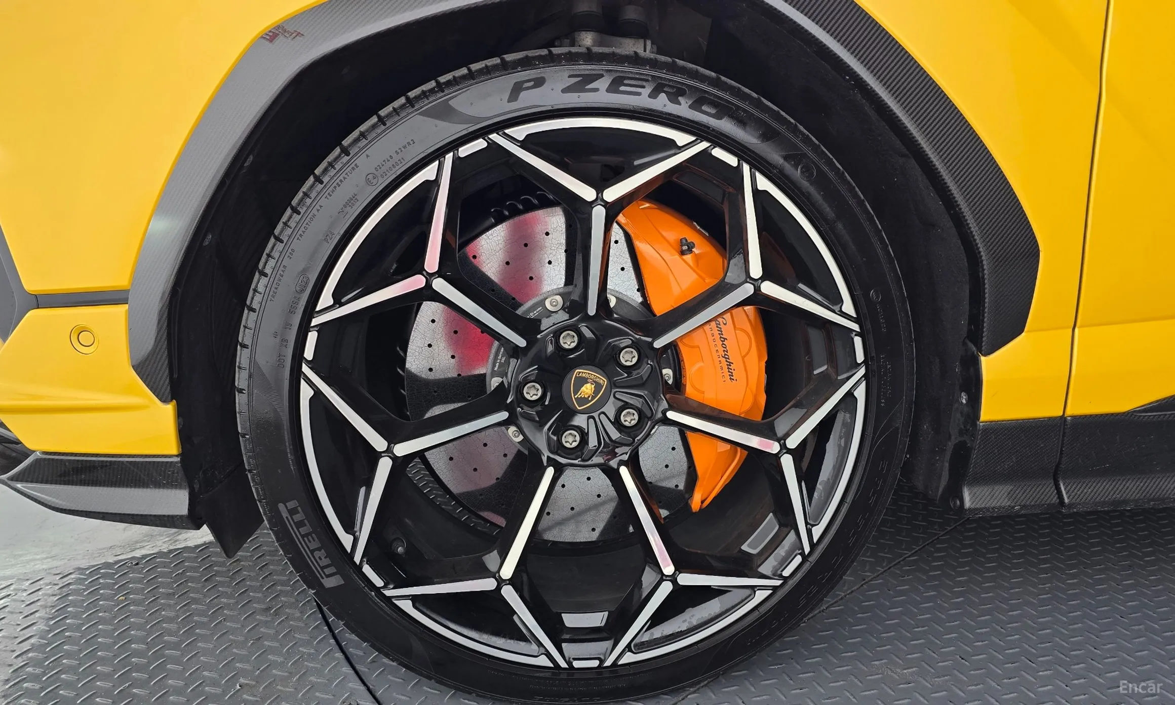 Lamborghini Urus превью 5