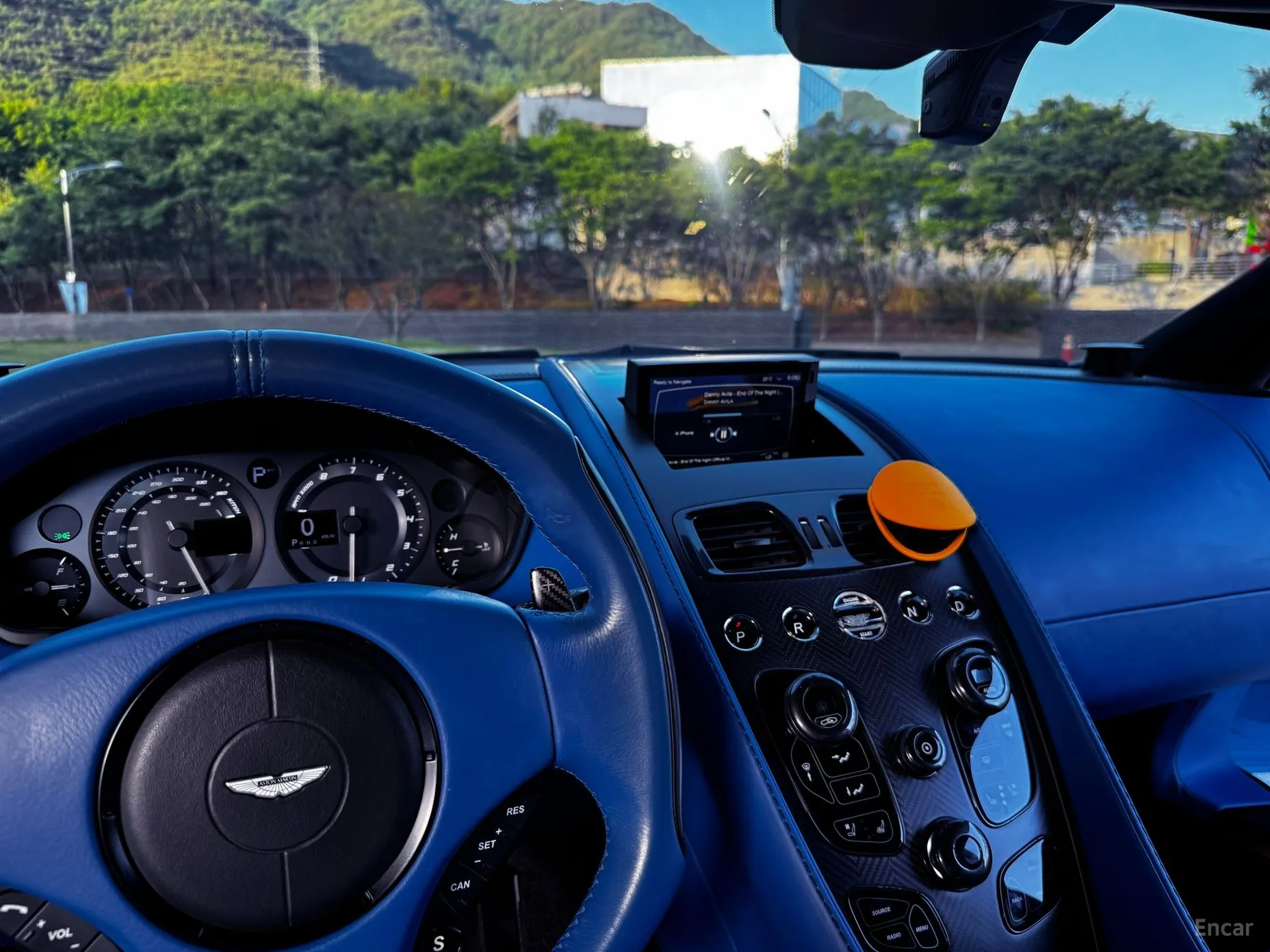 Aston Martin Vanquish превью 19