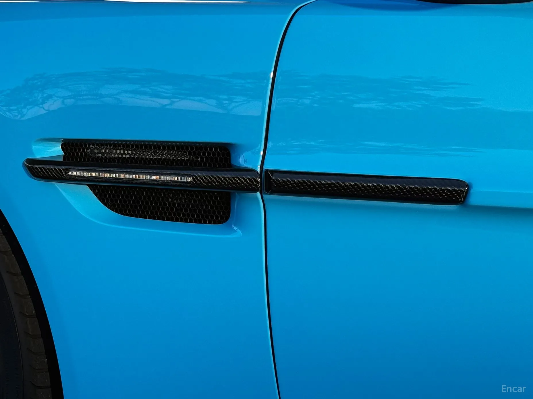 Aston Martin Vanquish превью 7