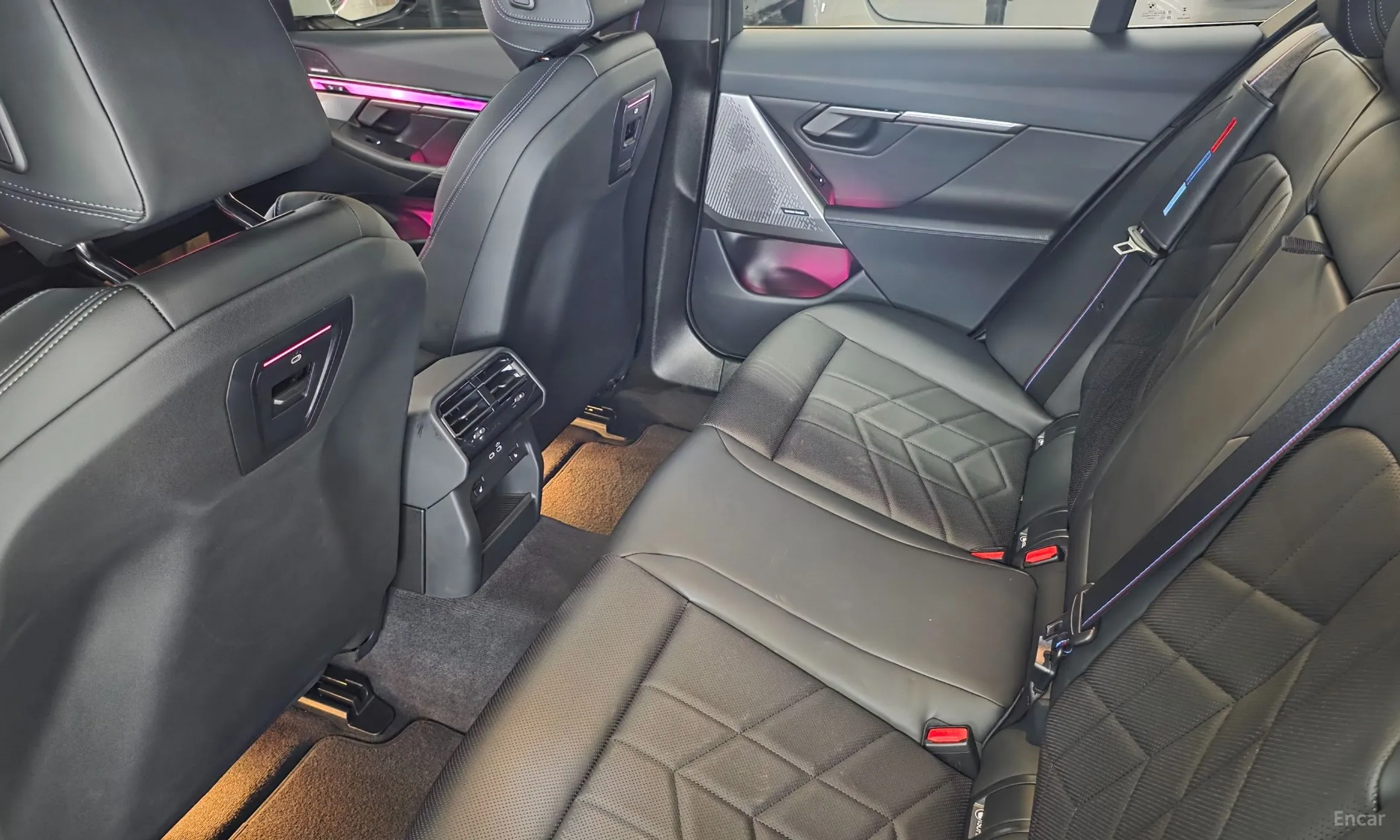 BMW 5 Series (G60) превью 20