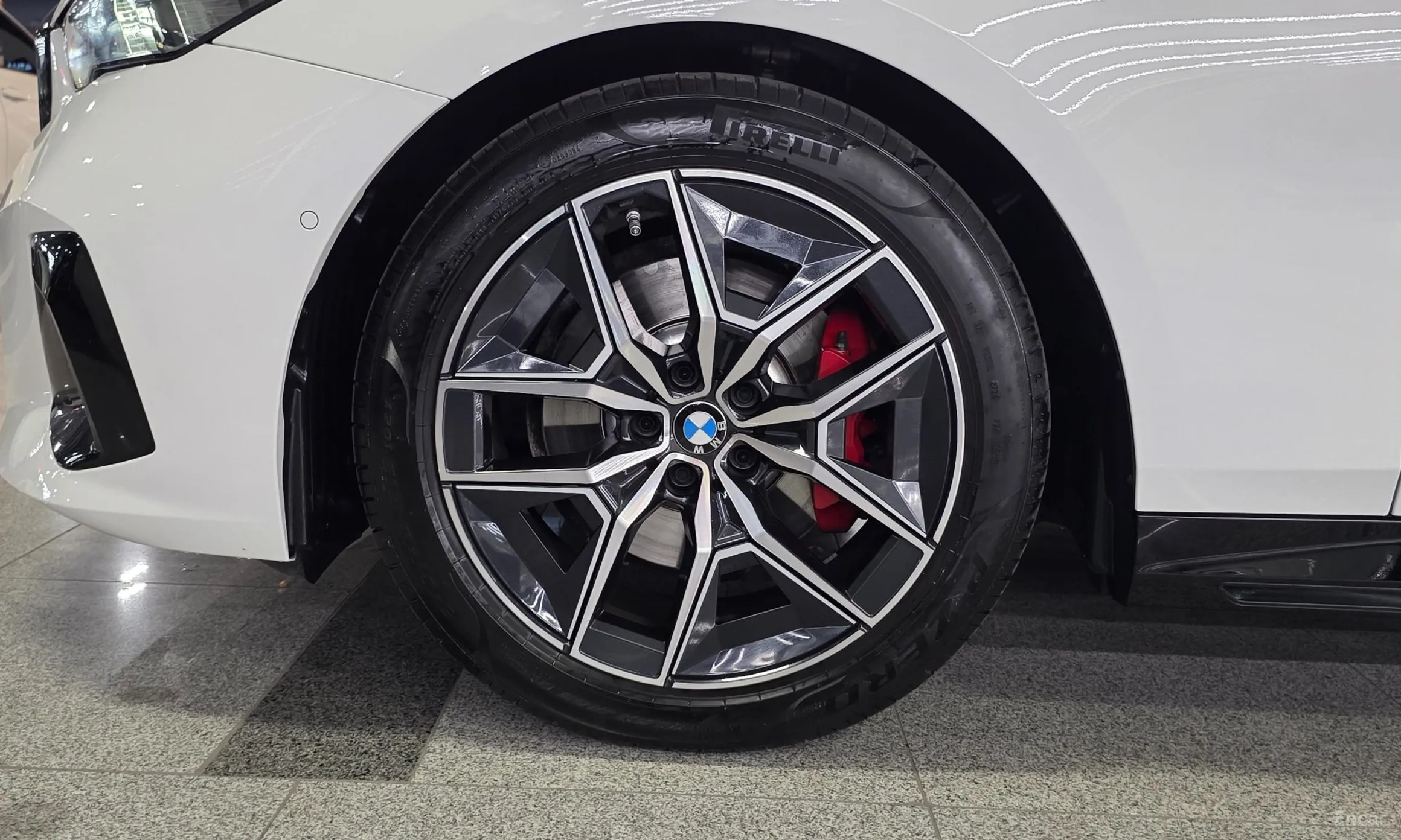 BMW 5 Series (G60) превью 5