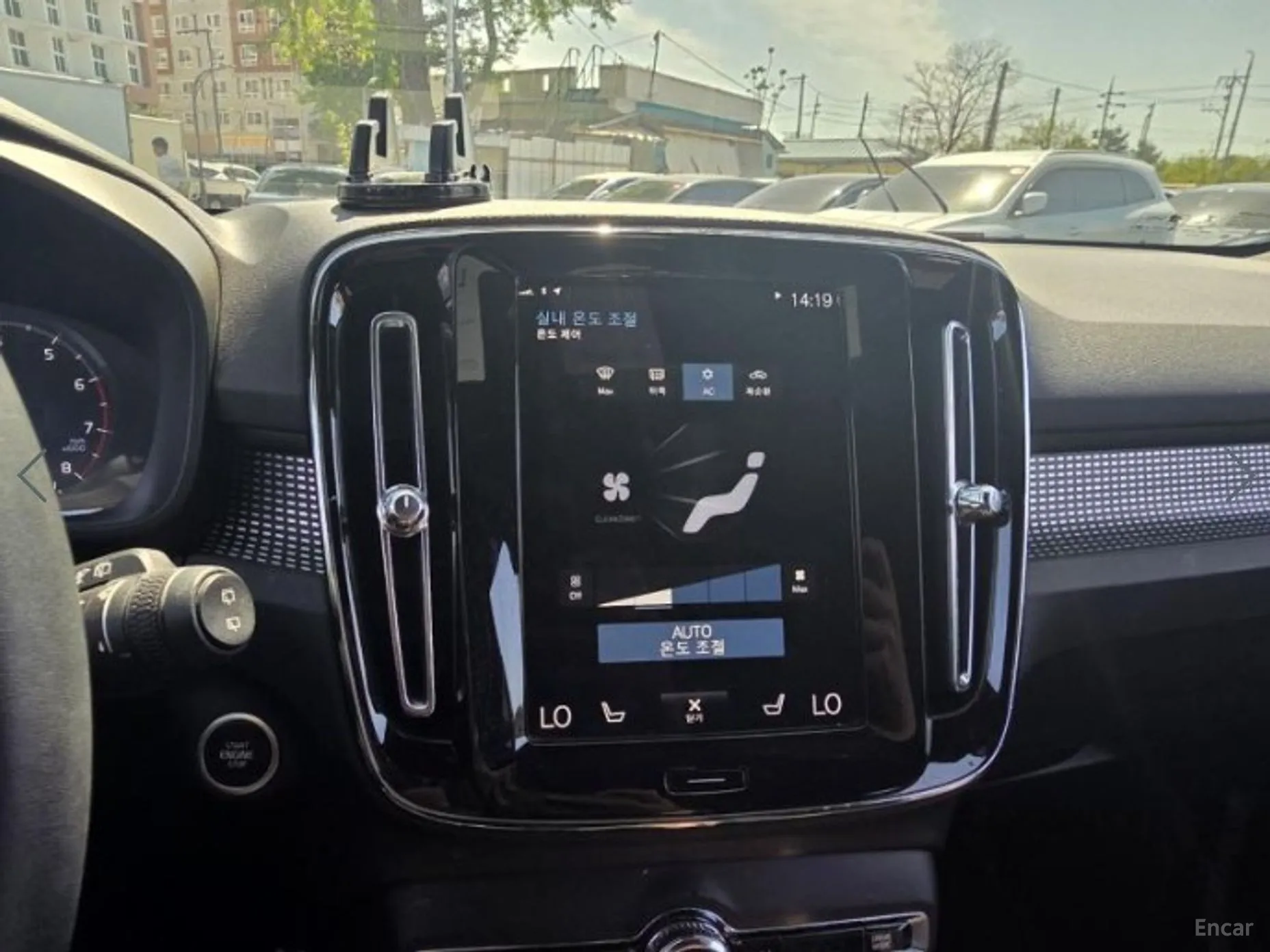 Volvo XC40 превью 10