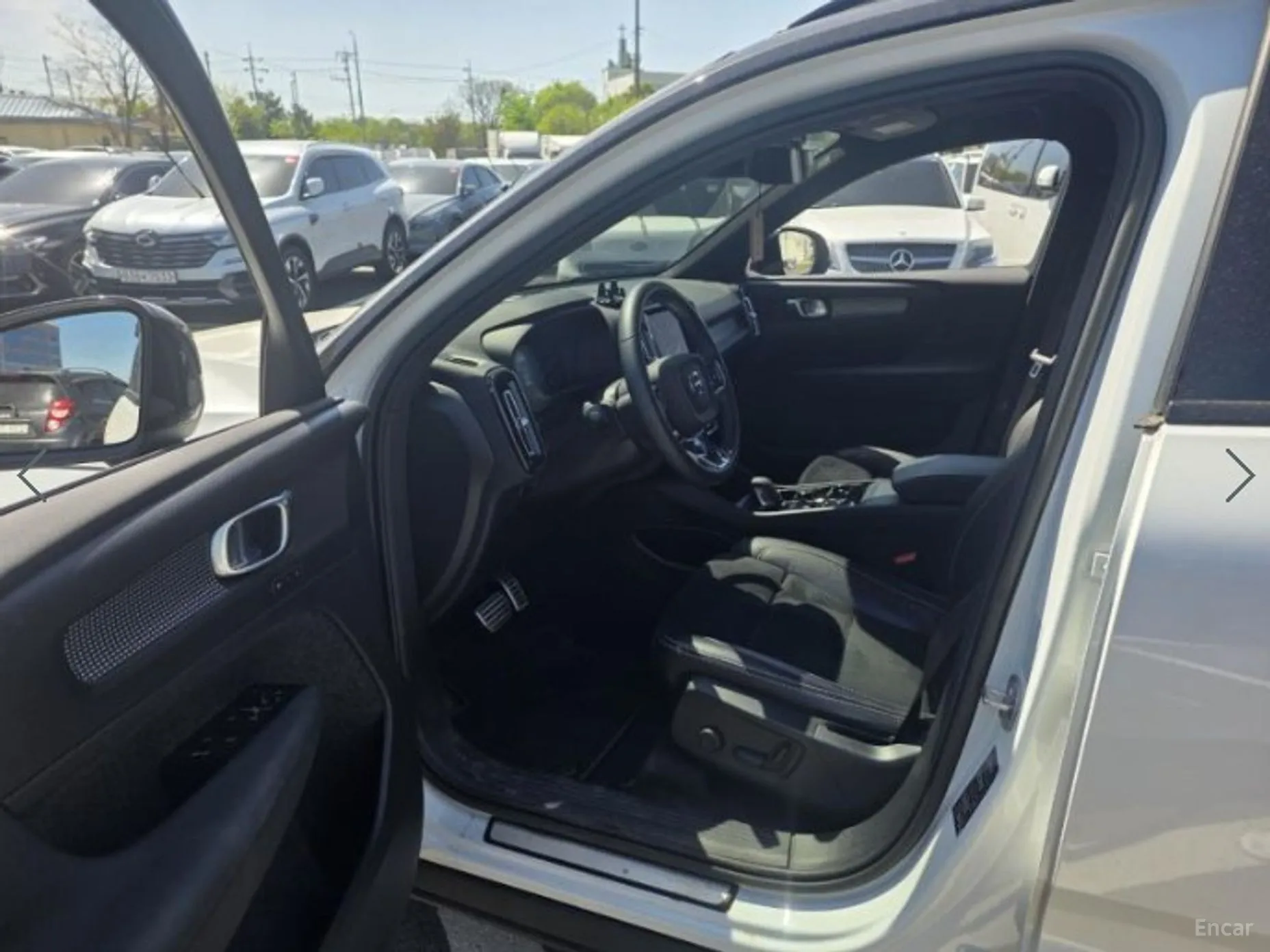 Volvo XC40 превью 5