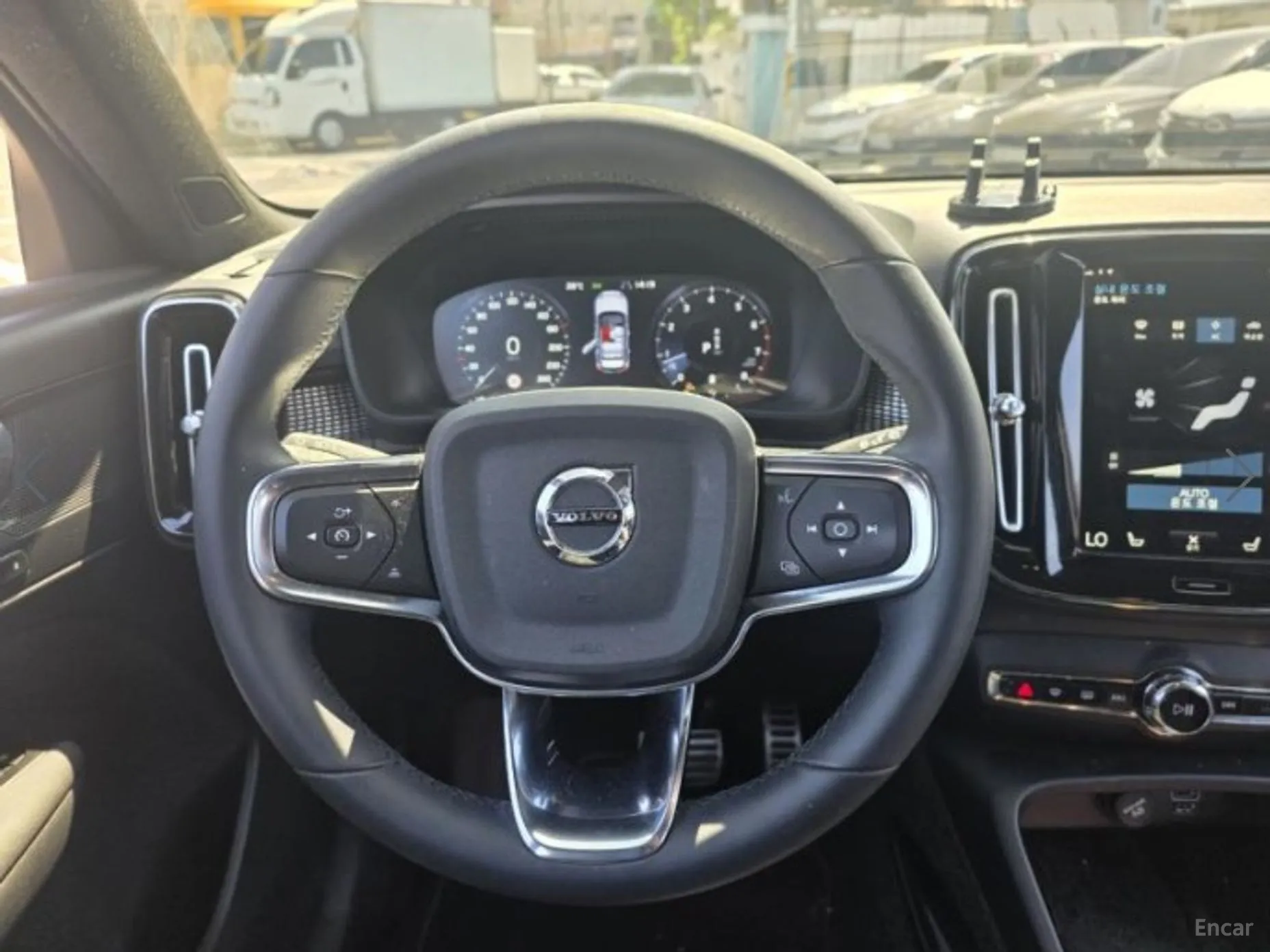 Volvo XC40 превью 7