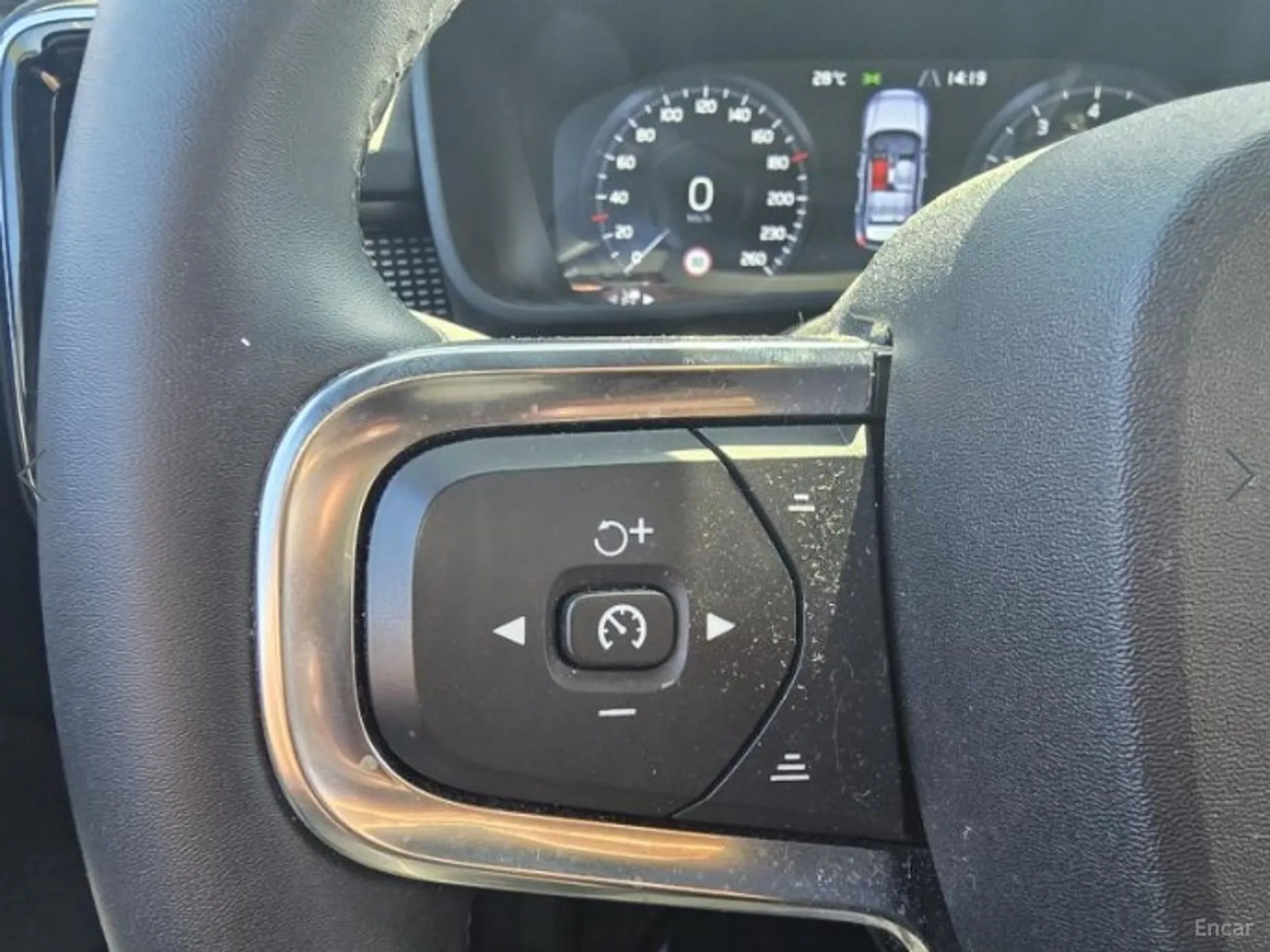 Volvo XC40 превью 9