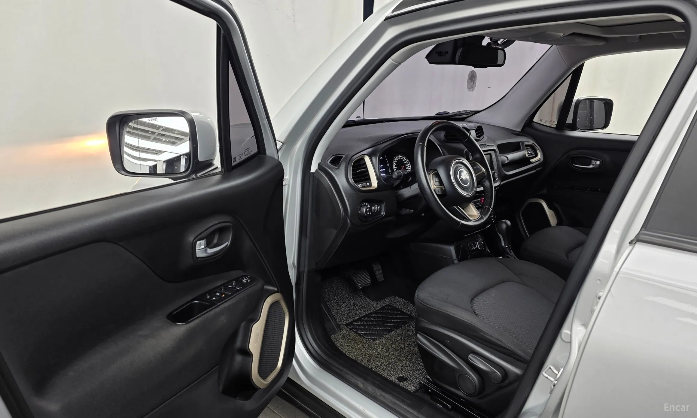 Jeep Renegade превью 10