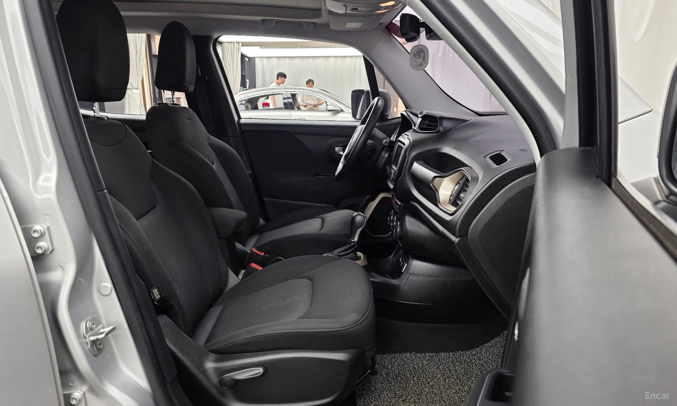 Jeep Renegade превью 11