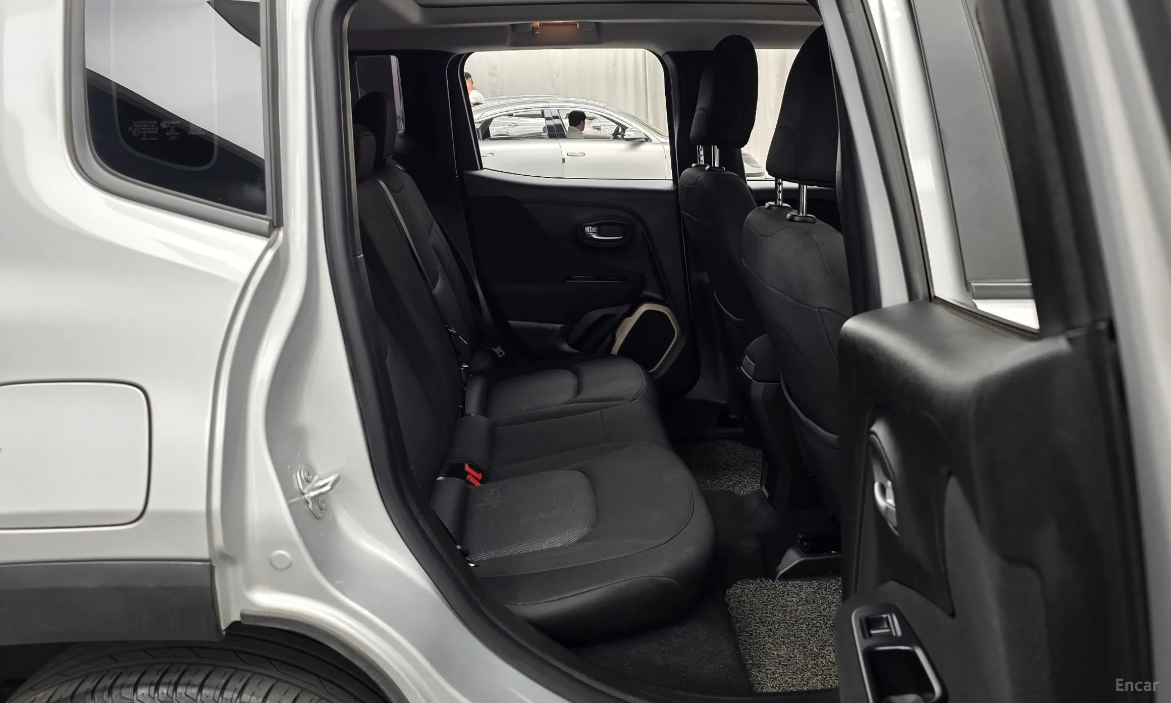 Jeep Renegade превью 12