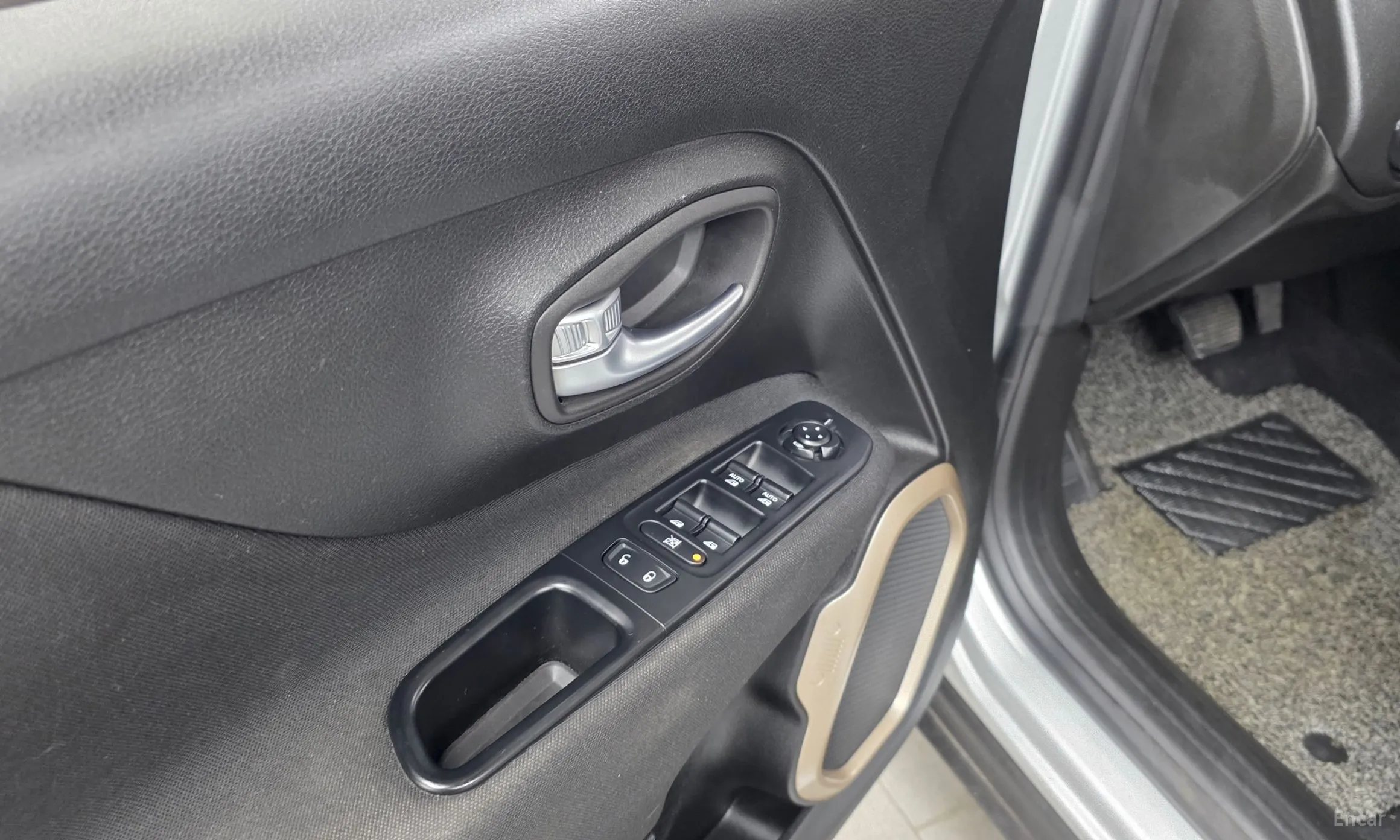 Jeep Renegade превью 16