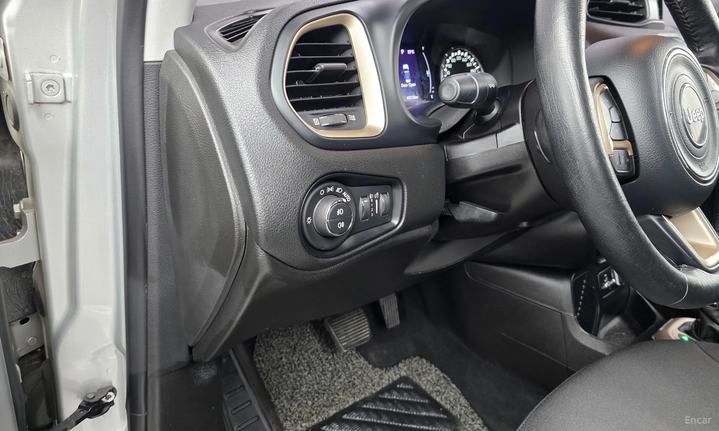 Jeep Renegade превью 17