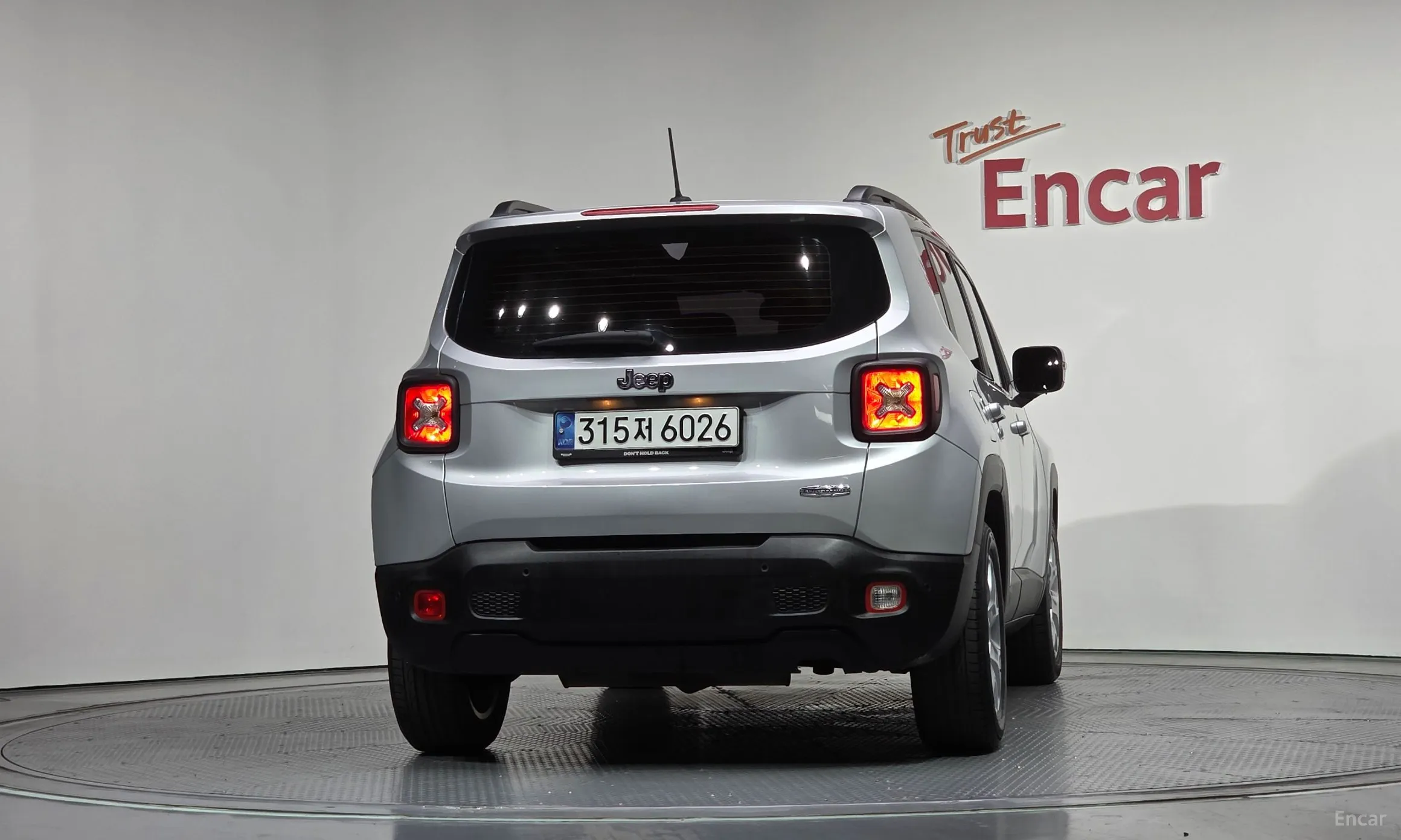 Jeep Renegade превью 4