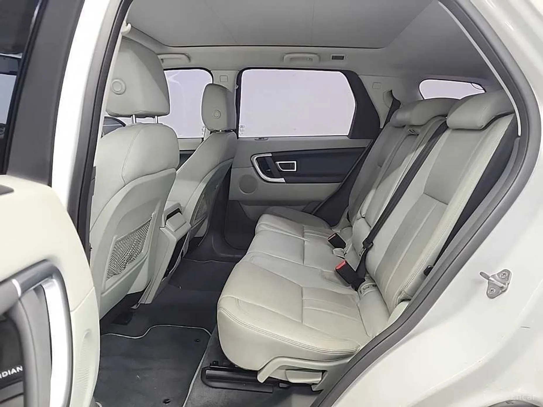 Land Rover Discovery Sports превью 12