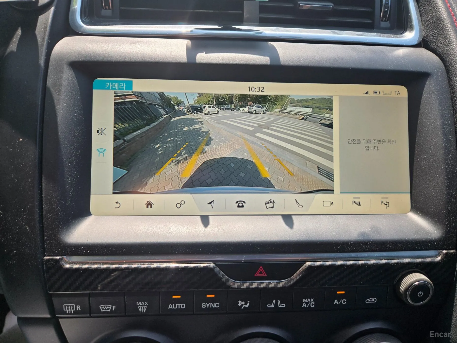 Jaguar E-PACE превью 12