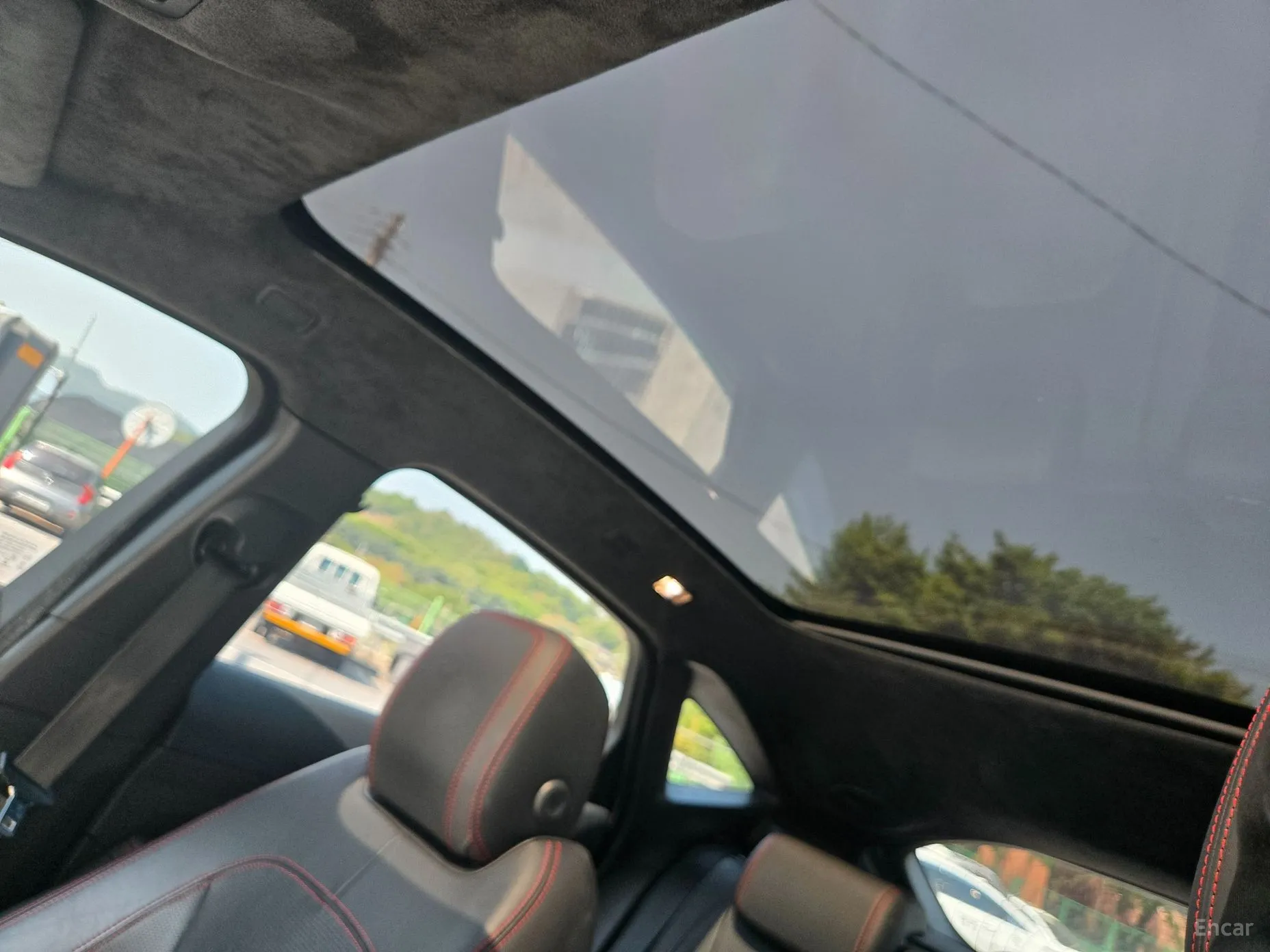 Jaguar E-PACE превью 19