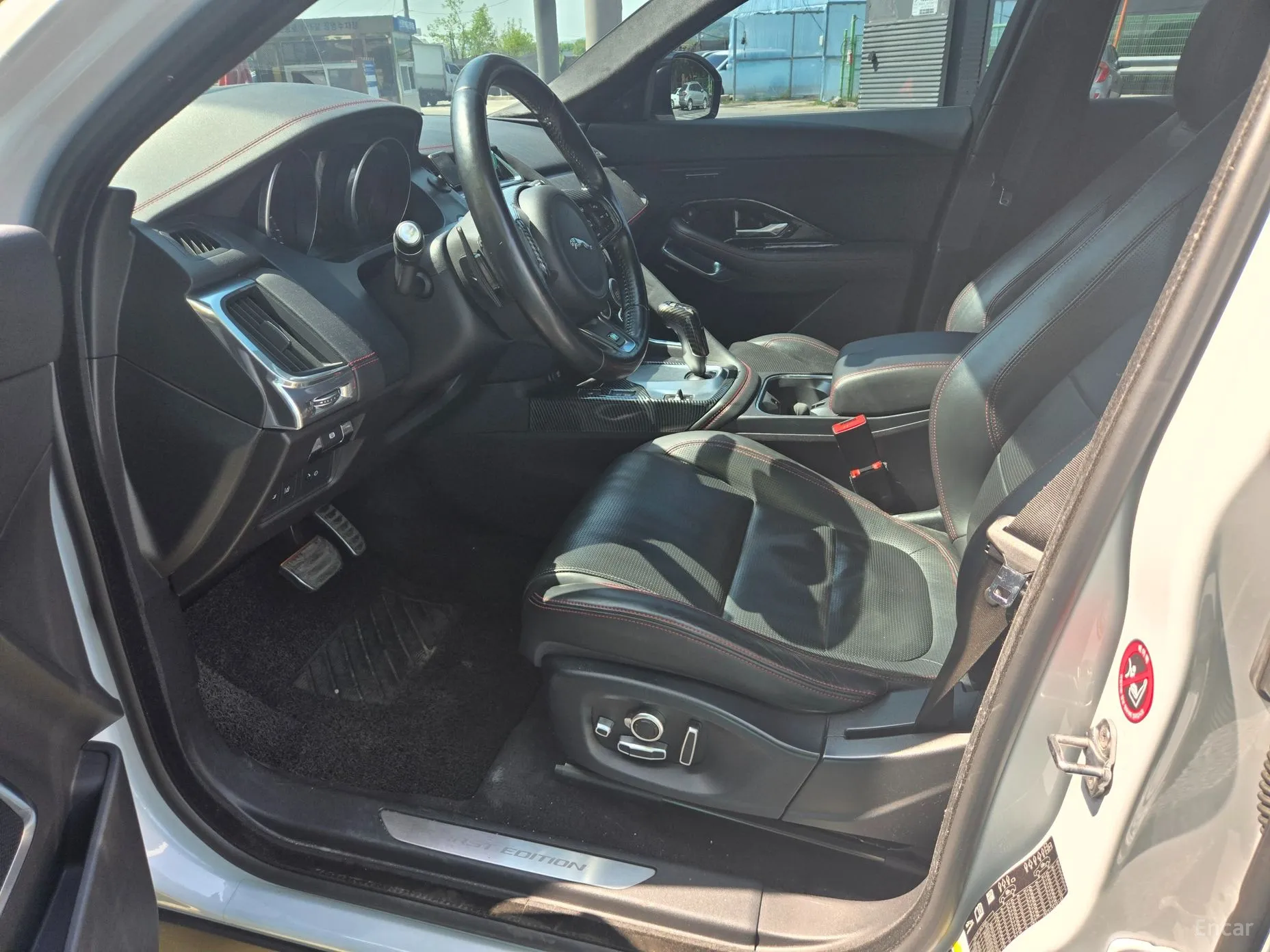 Jaguar E-PACE превью 20