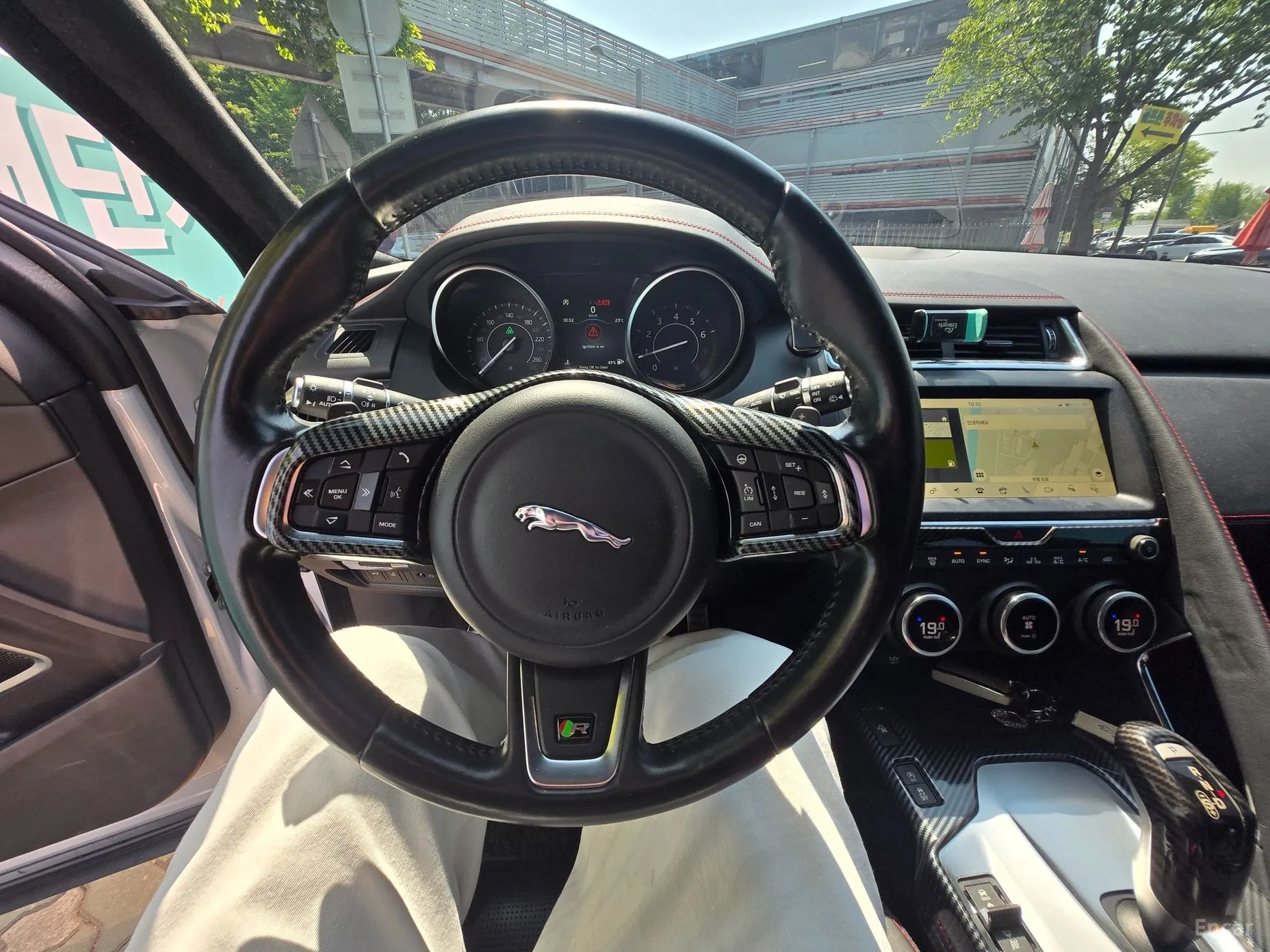 Jaguar E-PACE превью 9