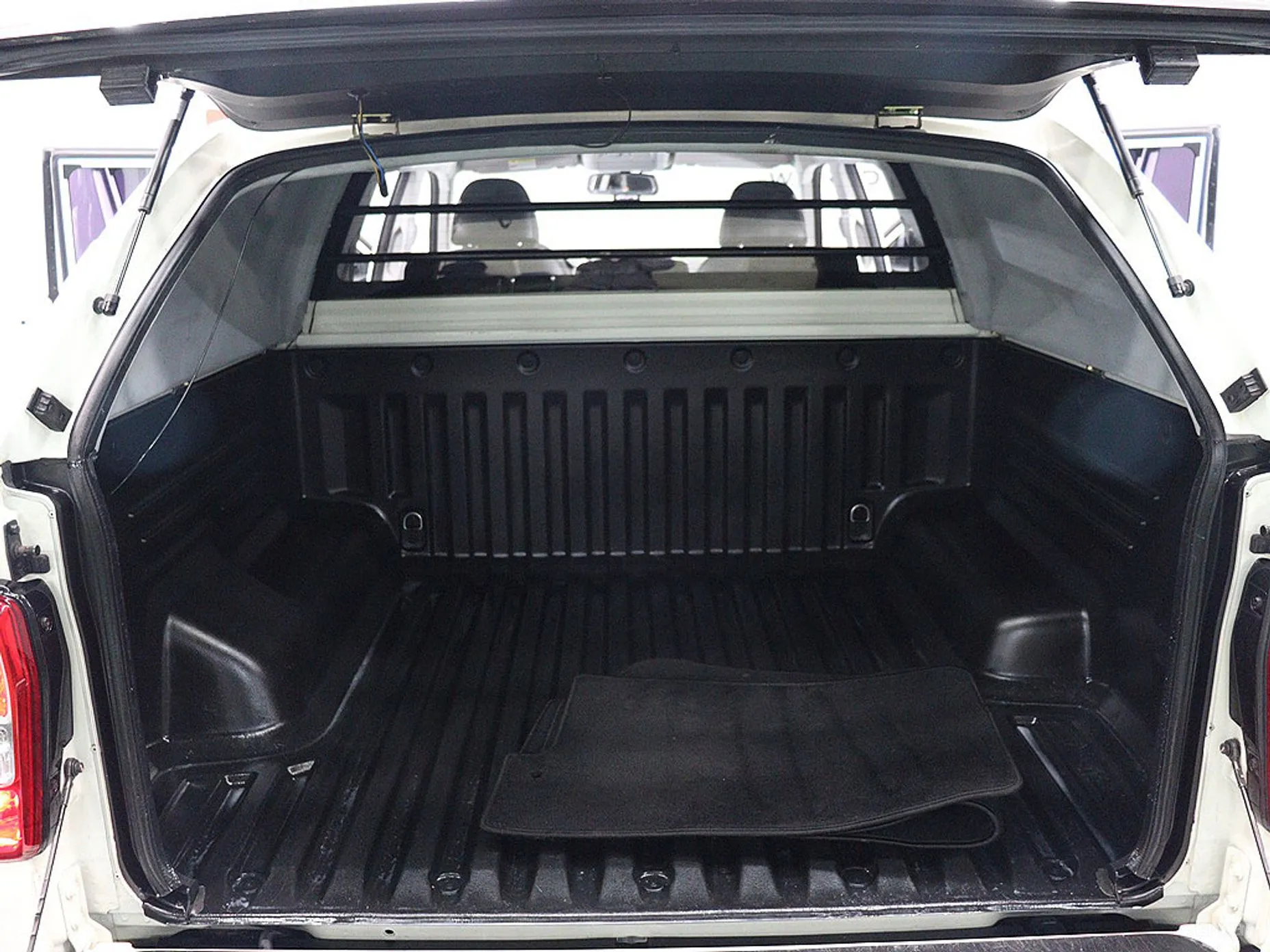 KG Mobility (SsangYong) Rexton Sports превью 20