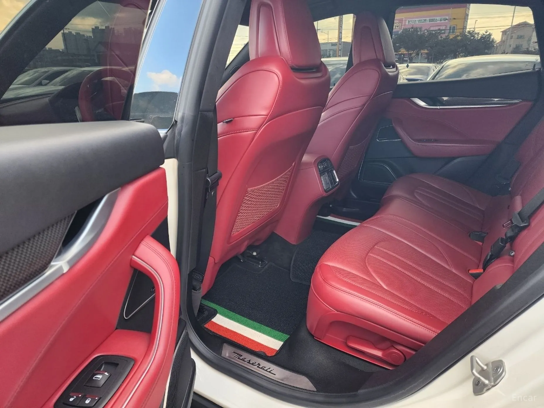 Maserati Levante превью 10
