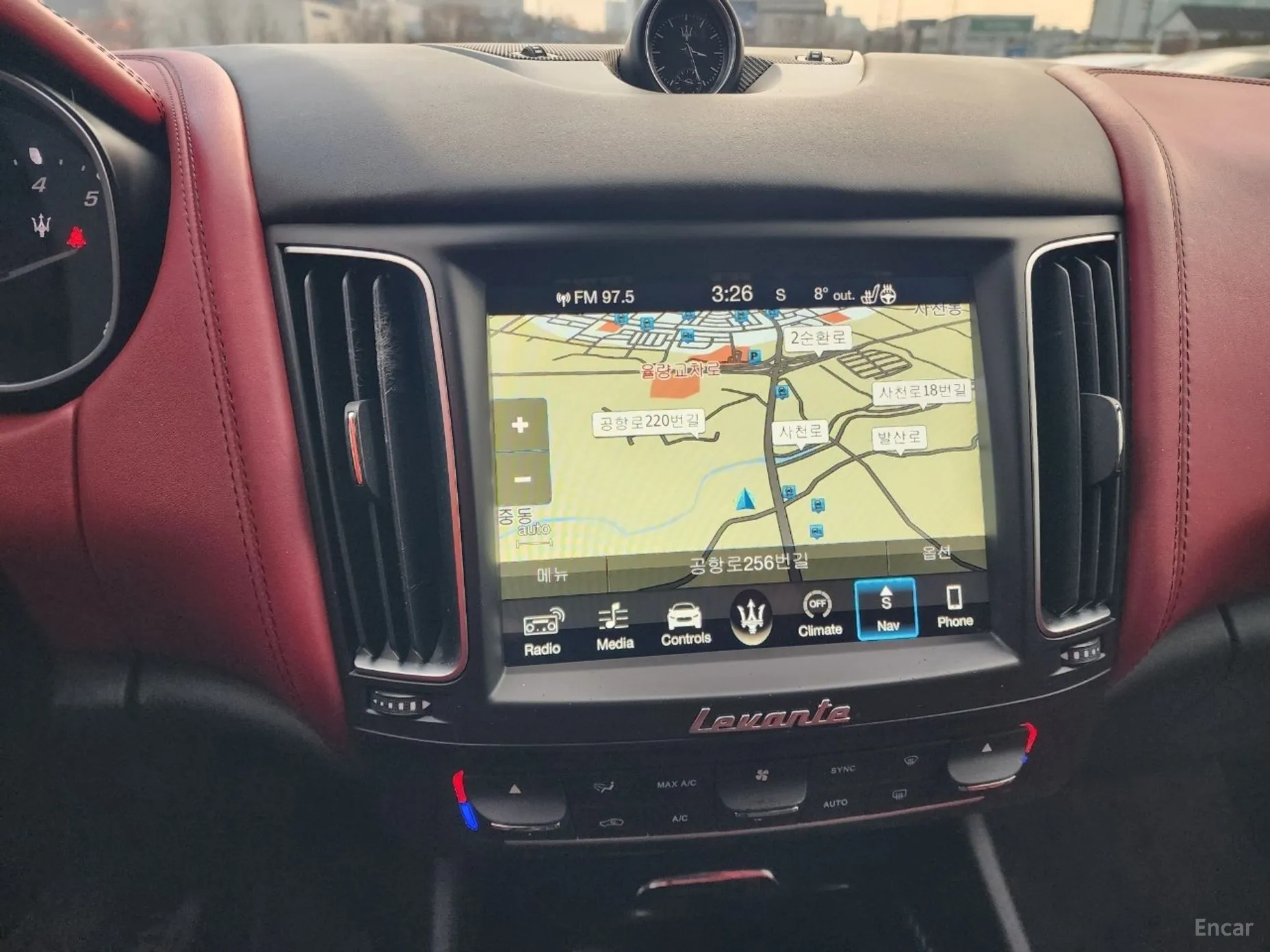 Maserati Levante превью 16