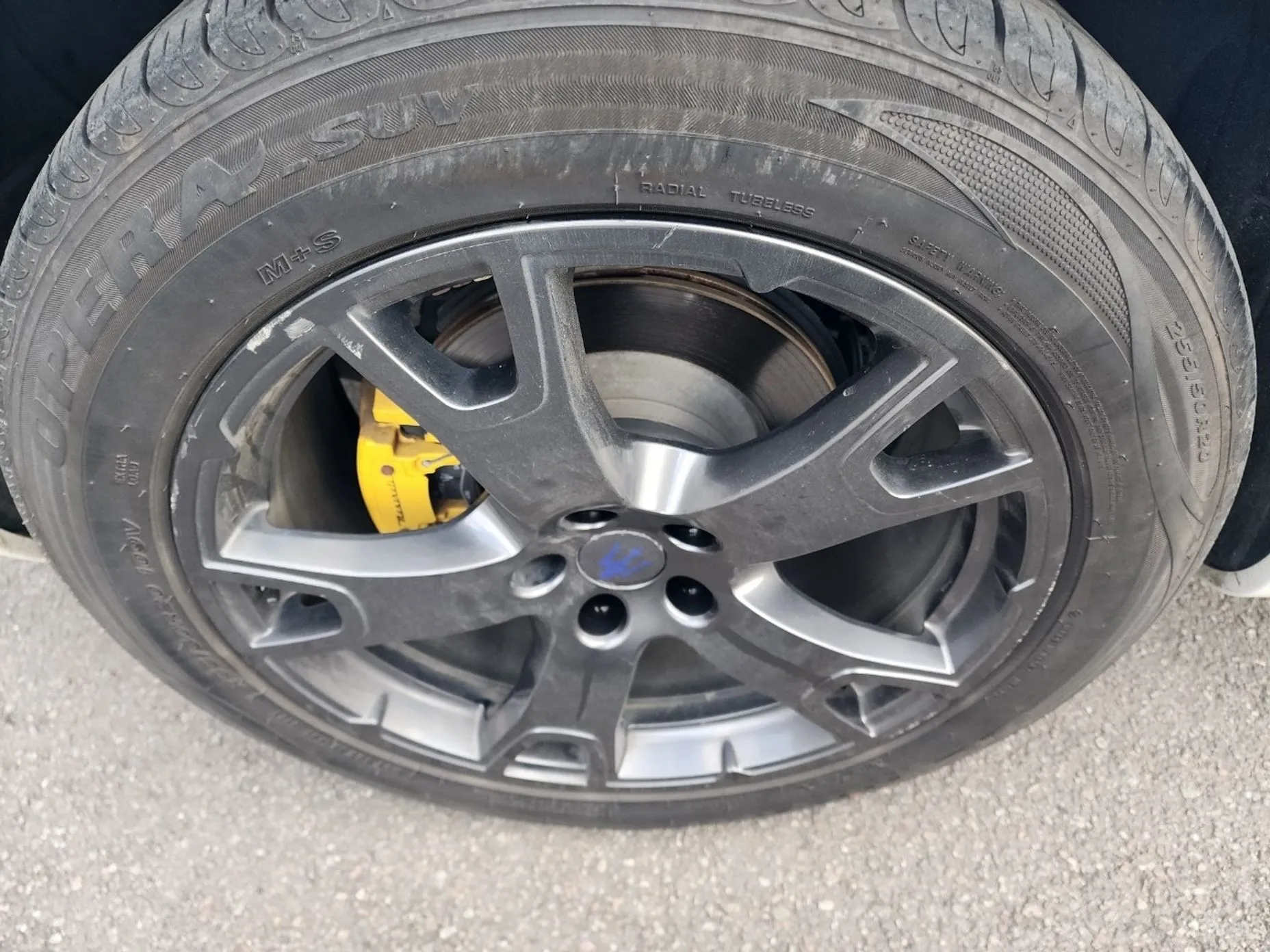 Maserati Levante превью 20