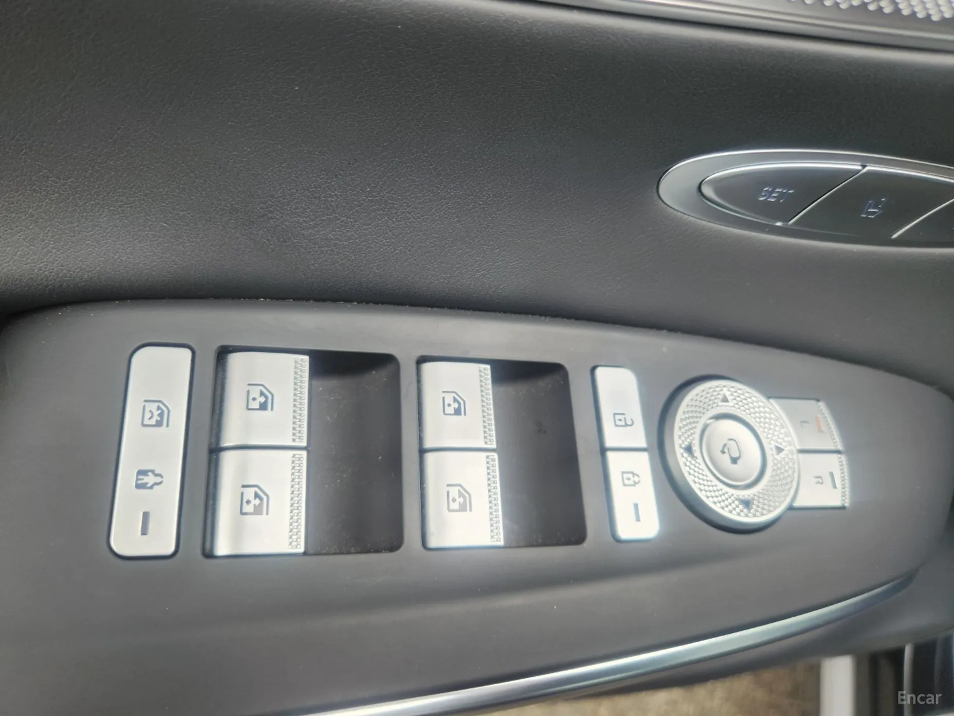 Genesis GV70 превью 16