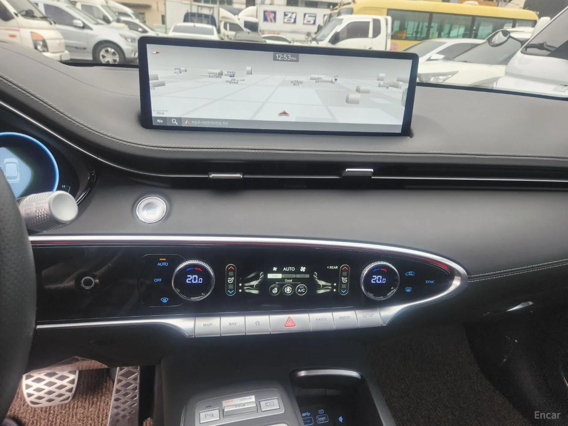 Genesis GV70 превью 8