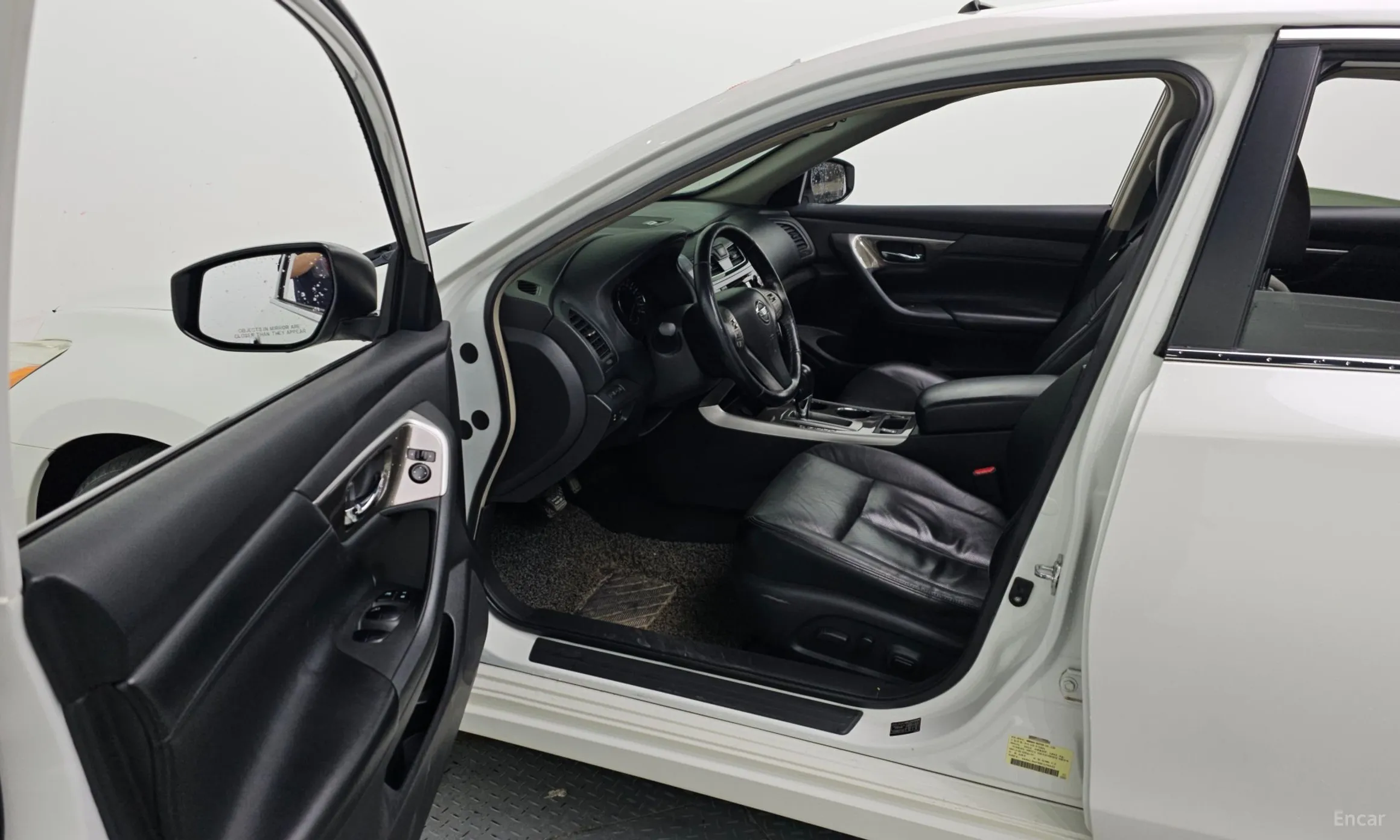 Nissan Altima превью 10
