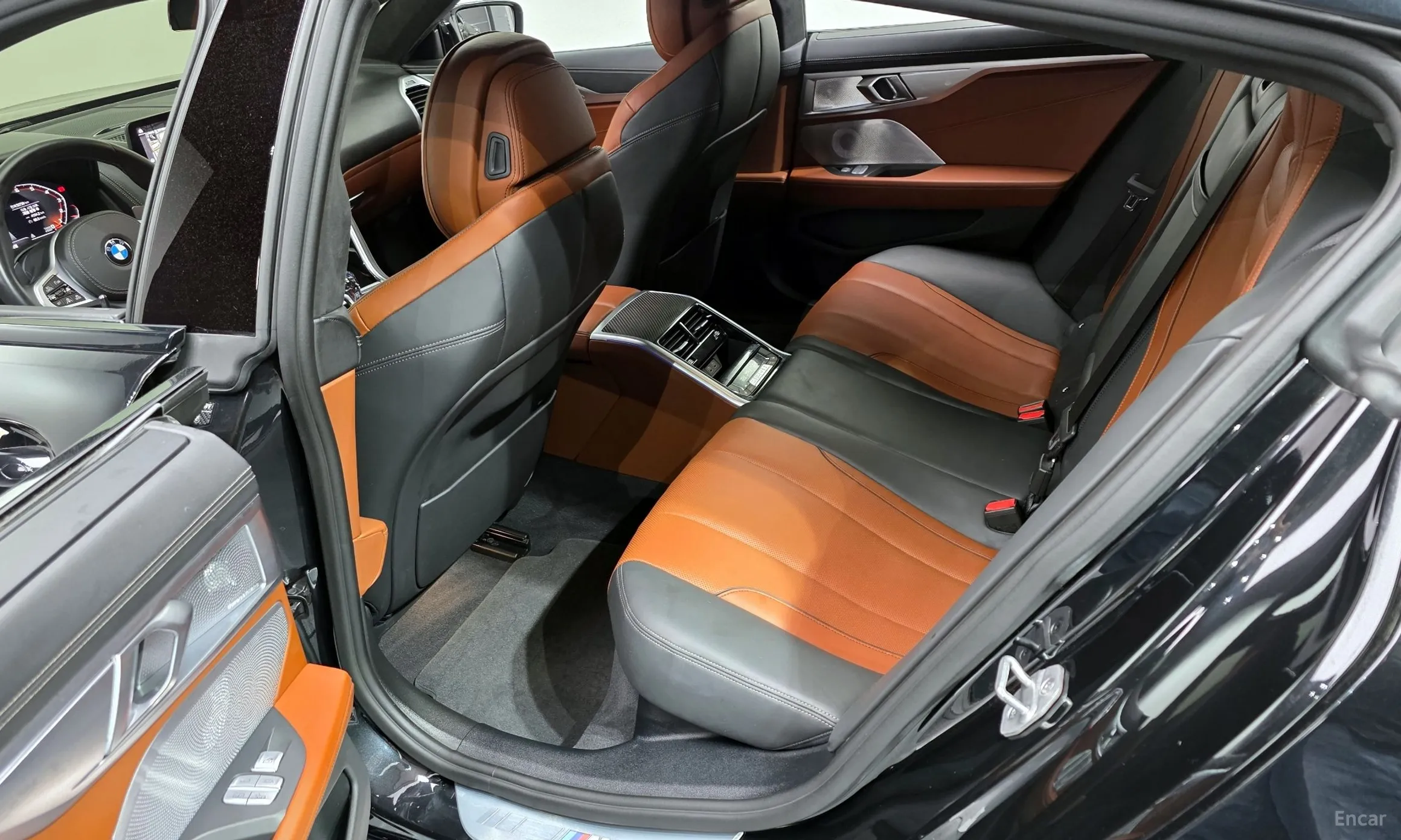 BMW 8-series (G15) превью 12