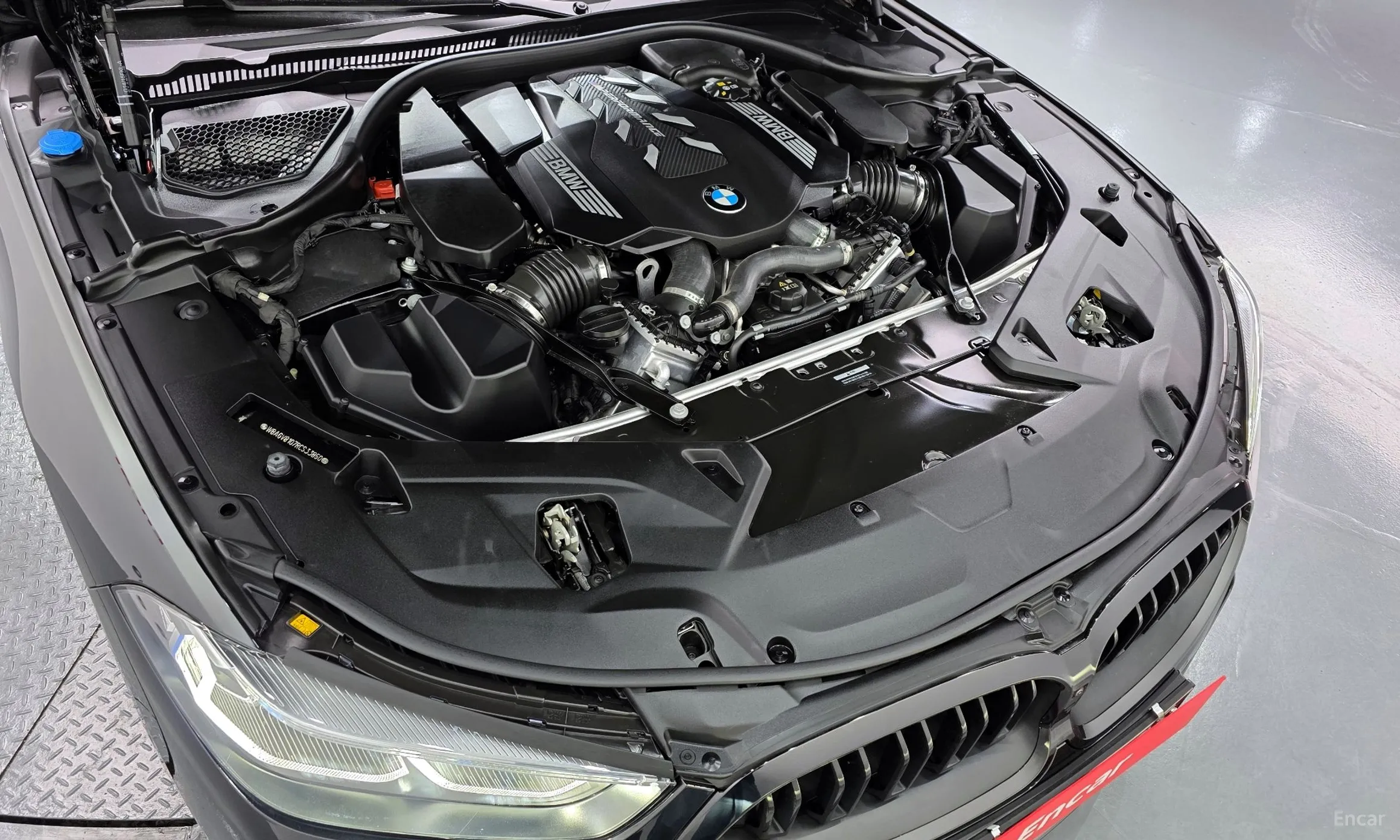 BMW 8-series (G15) превью 6