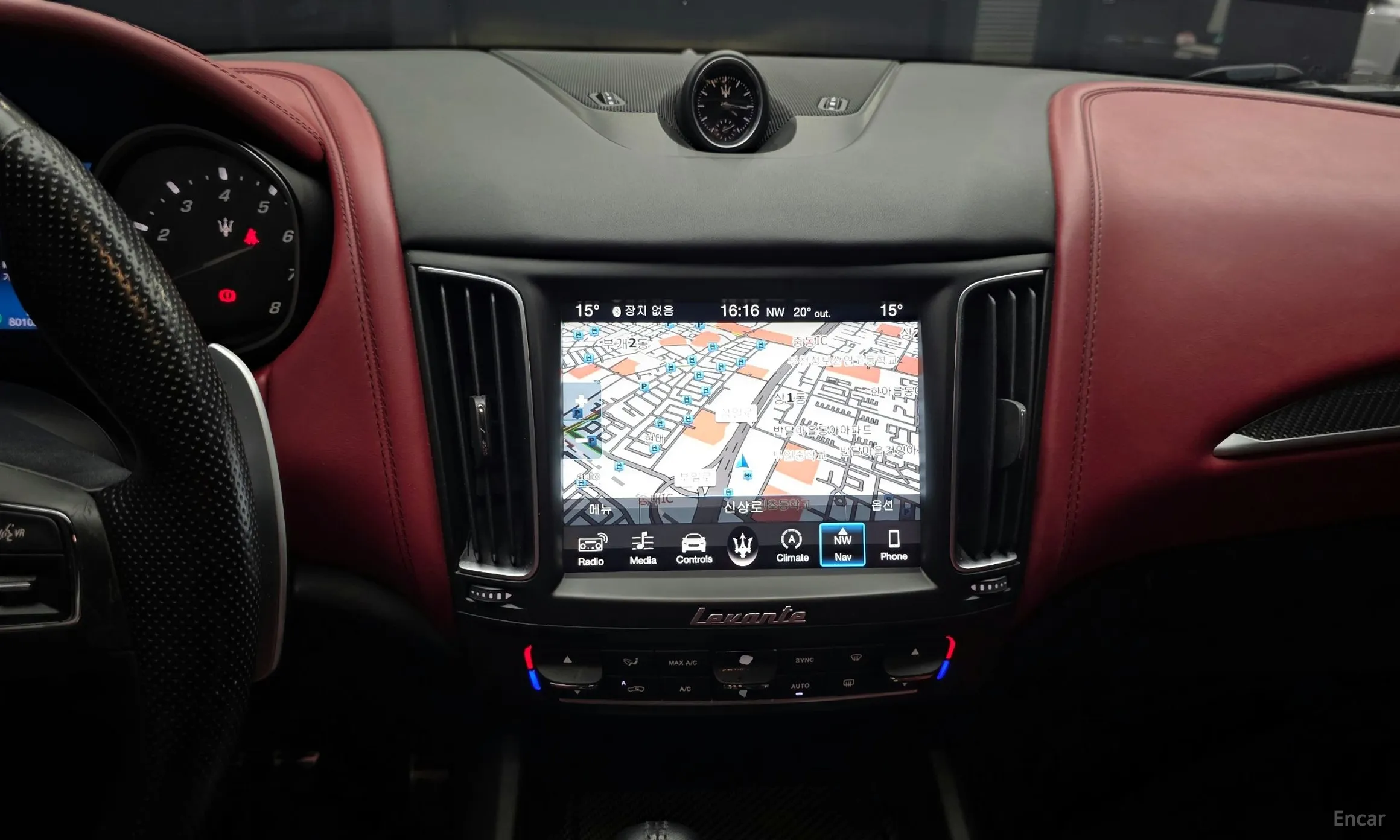 Maserati Levante превью 14
