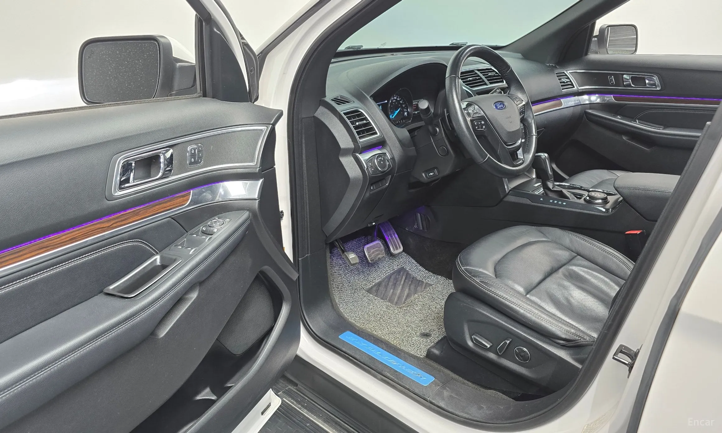 Ford Explorer превью 10