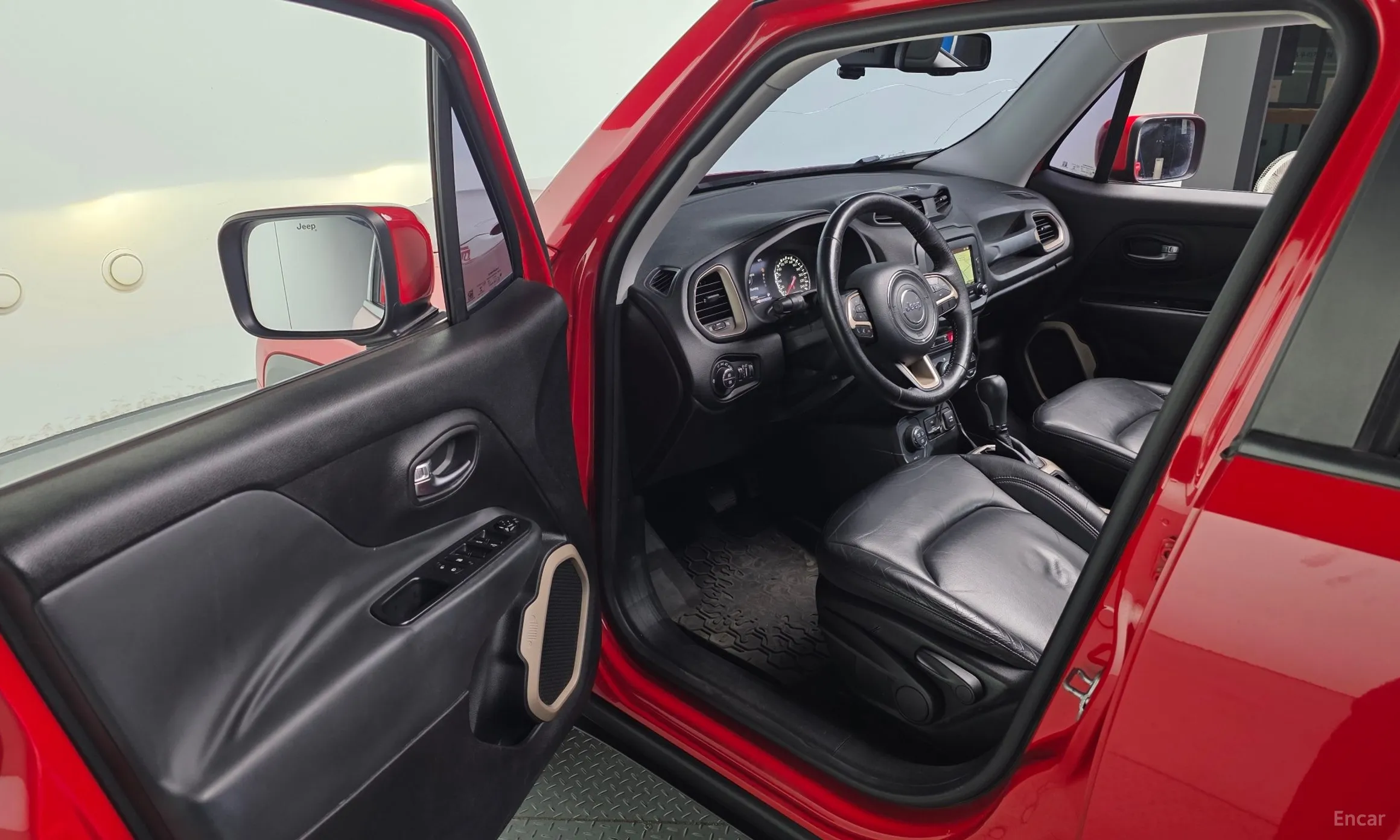 Jeep Renegade превью 10
