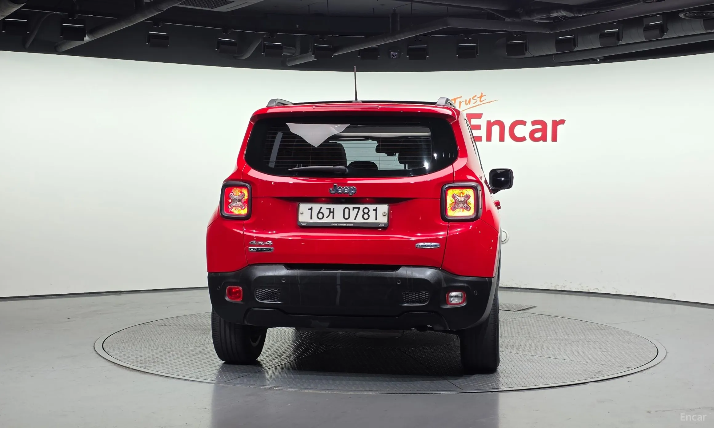 Jeep Renegade превью 4