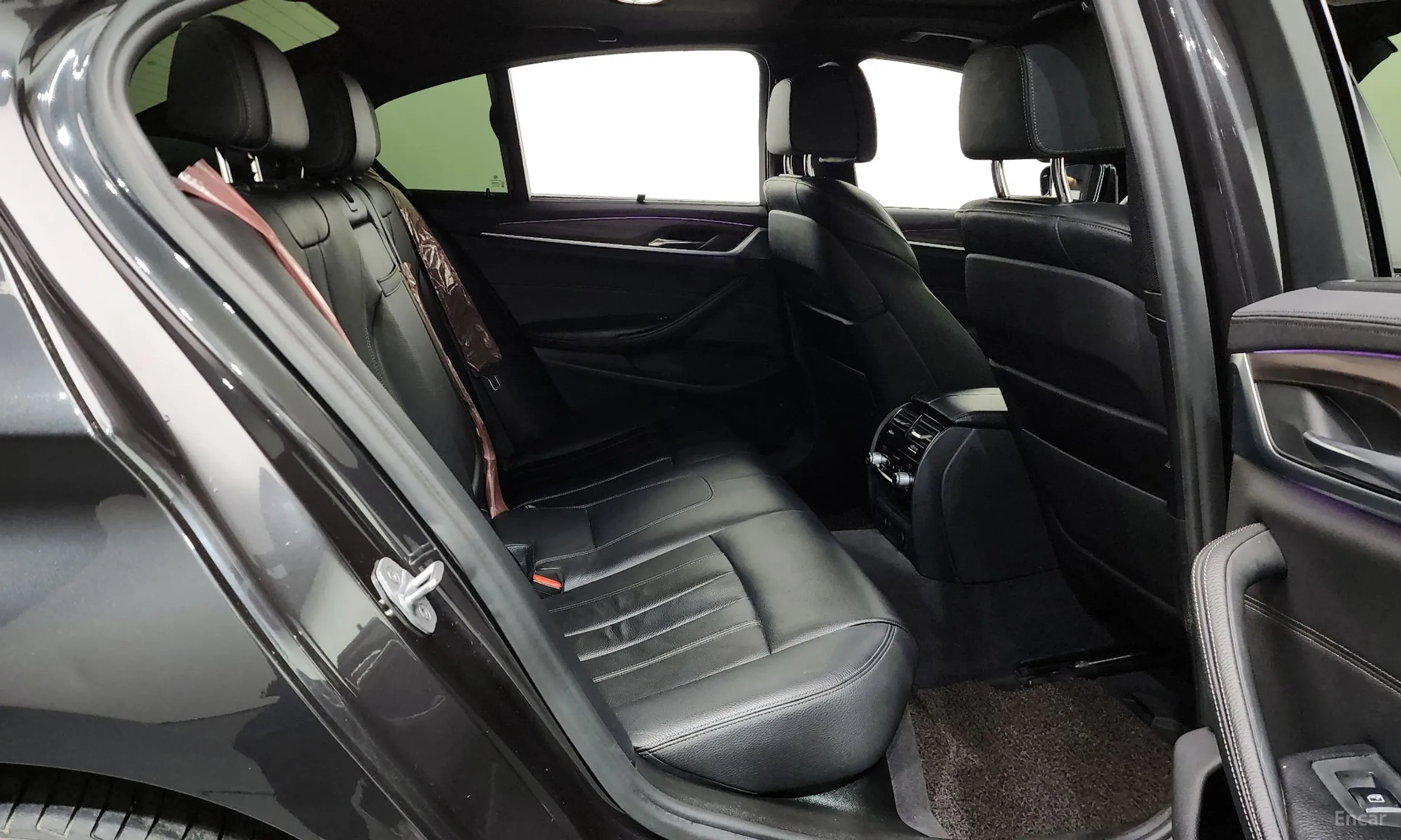 BMW 5 Series (G30) превью 12