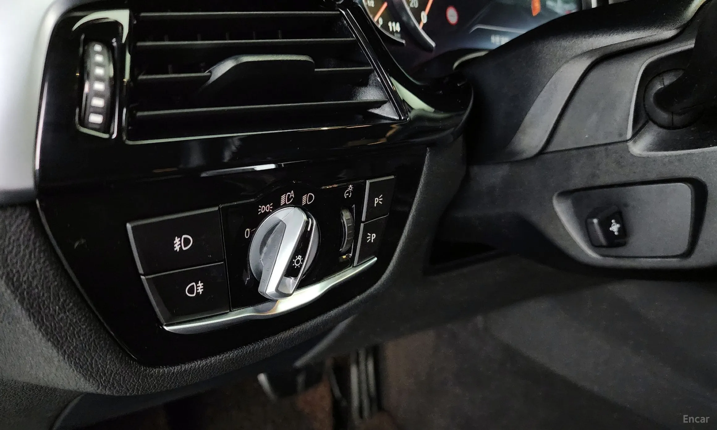 BMW 5 Series (G30) превью 16